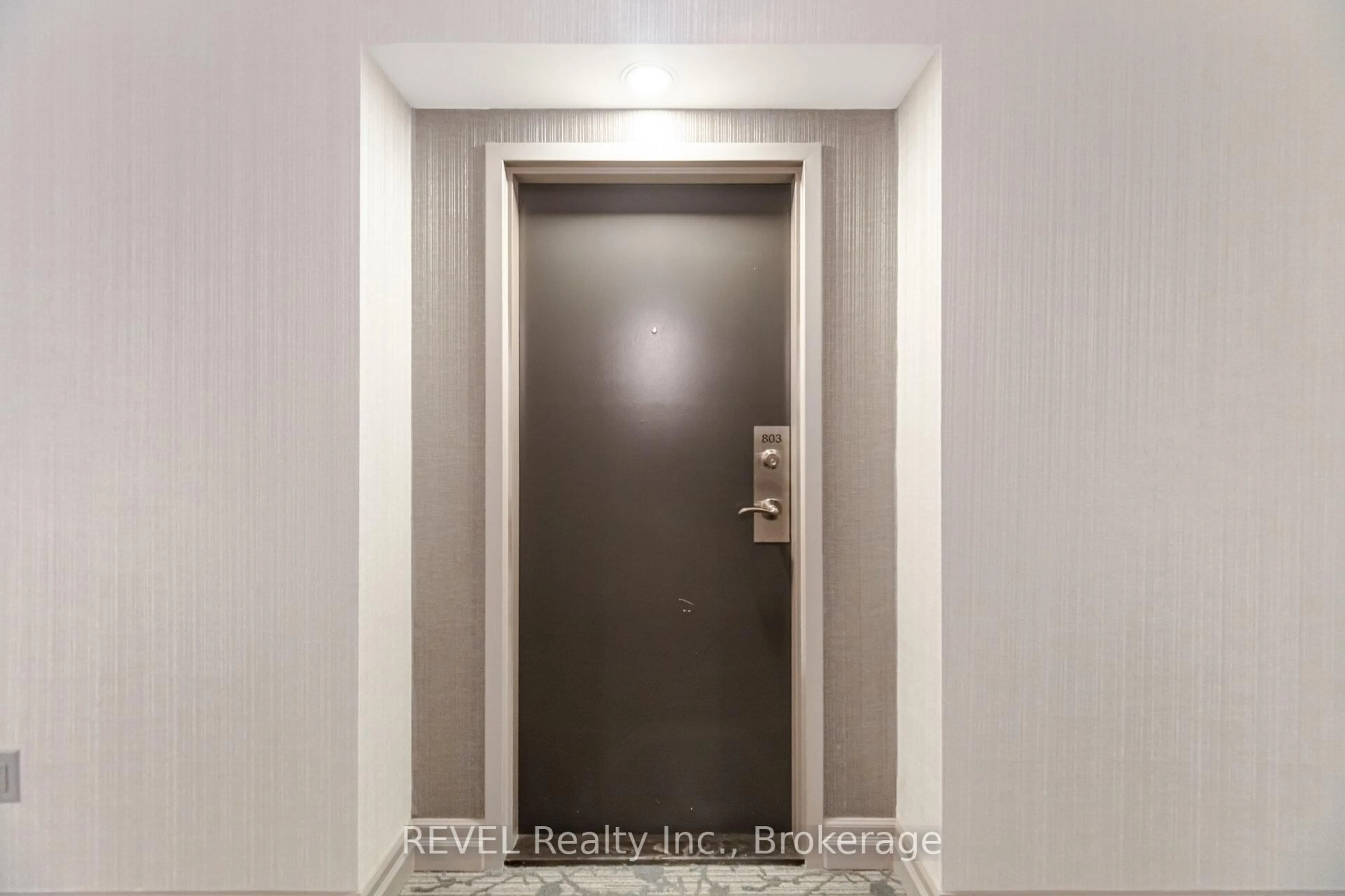 Indoor entryway for 12 Laurelcrest St #803, Brampton Ontario L6S 5Y4