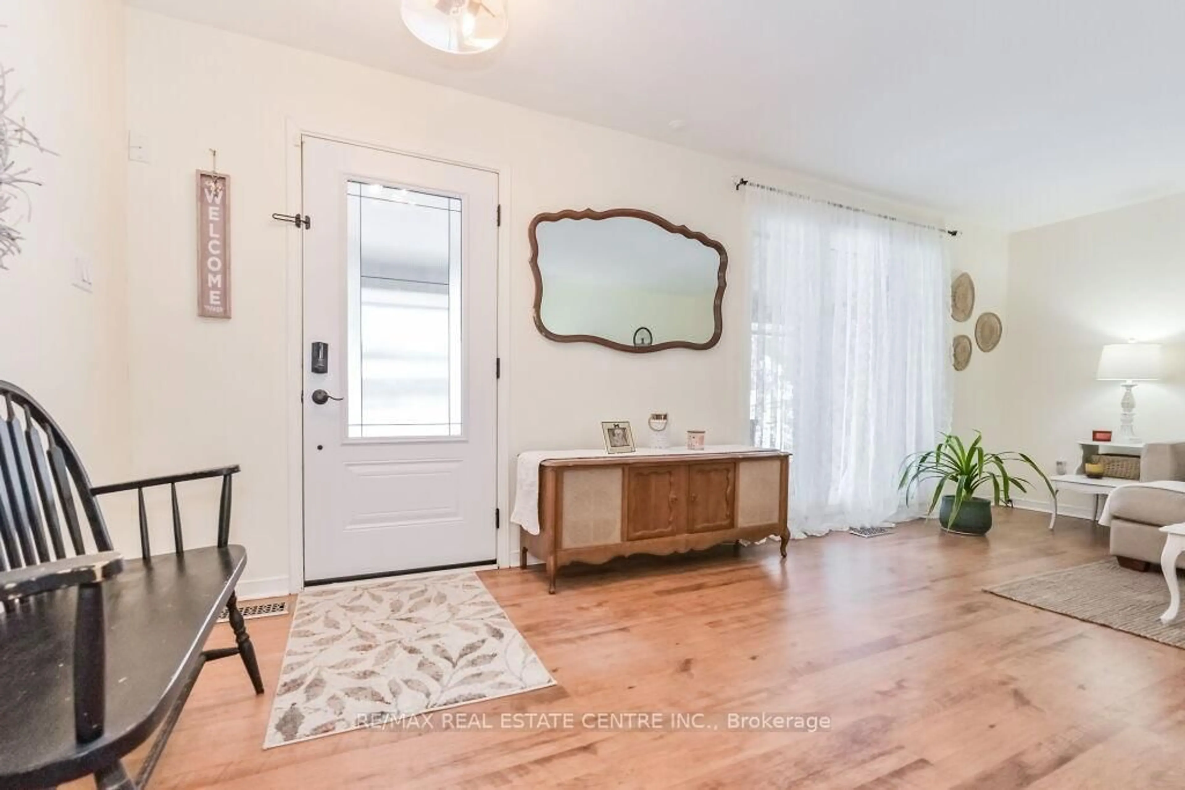 Indoor entryway for 18 Townline N/A, Orangeville Ontario L9W 3H3
