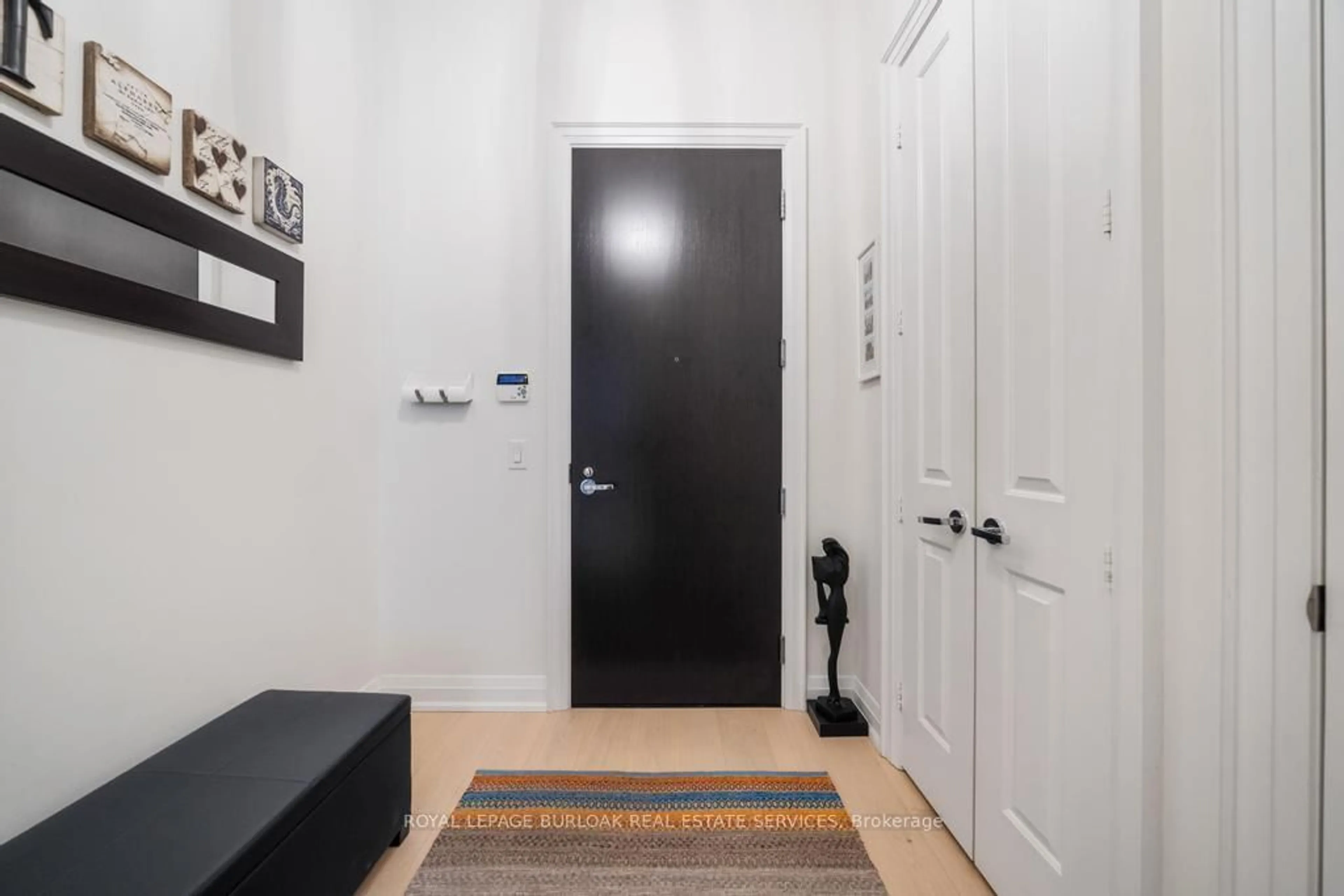 Indoor entryway for 11 Bronte Rd #103, Oakville Ontario L6L 0E1