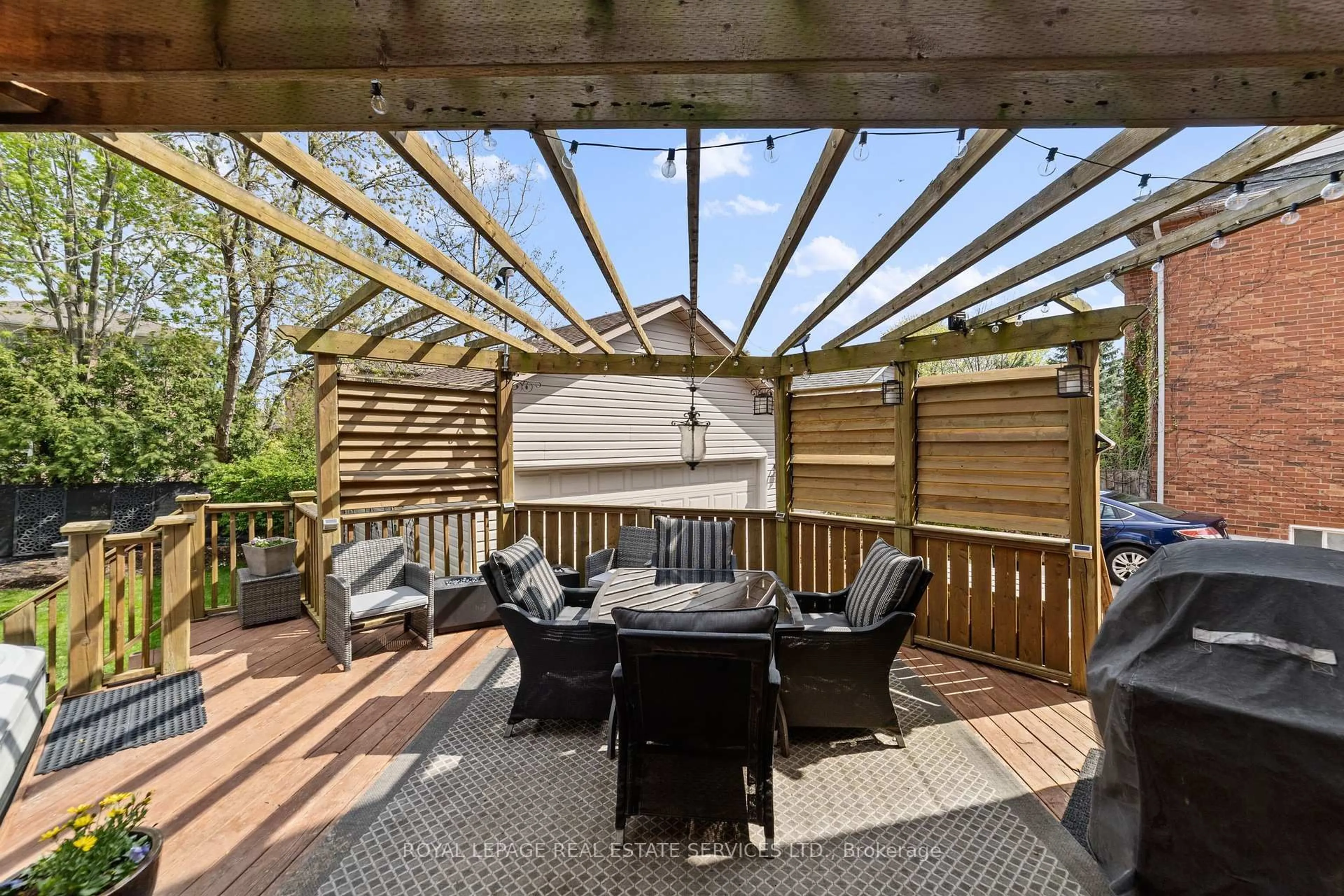 Patio, street for 2483 Sunnyhurst Clse, Oakville Ontario L6H 7K5