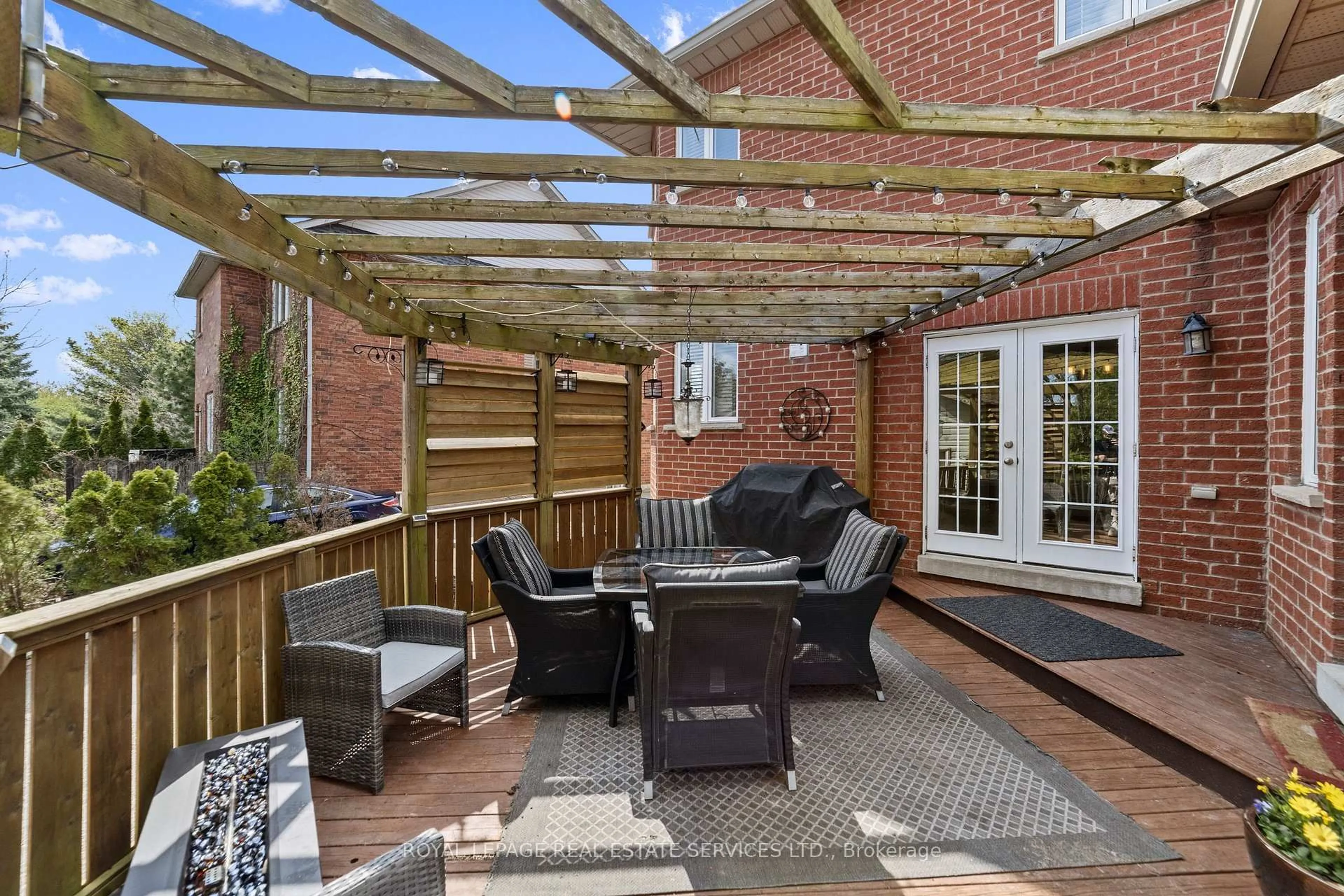 Patio, street for 2483 Sunnyhurst Clse, Oakville Ontario L6H 7K5