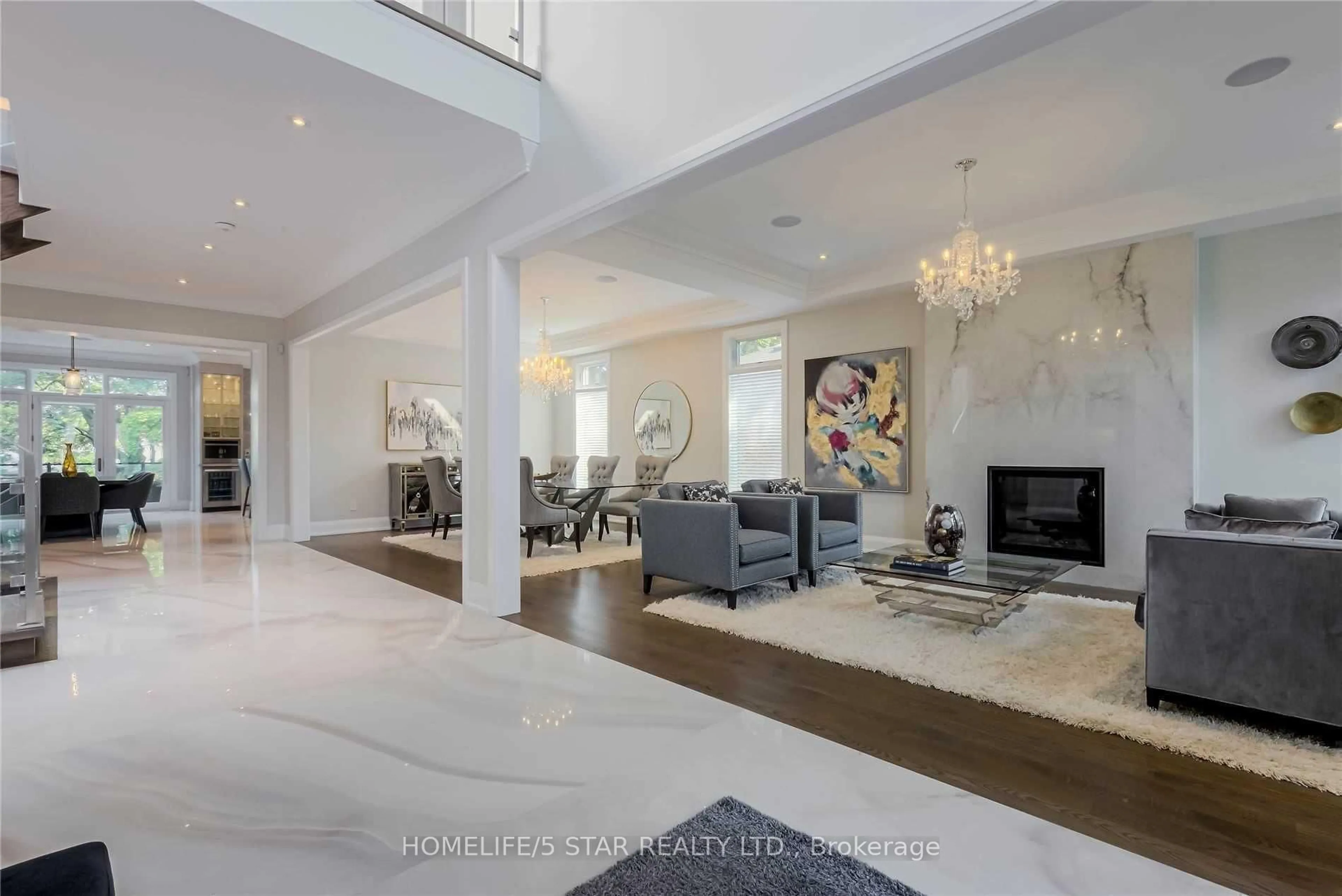Indoor foyer for 25 YORKLEIGH Ave, Toronto Ontario M9P 1Y3
