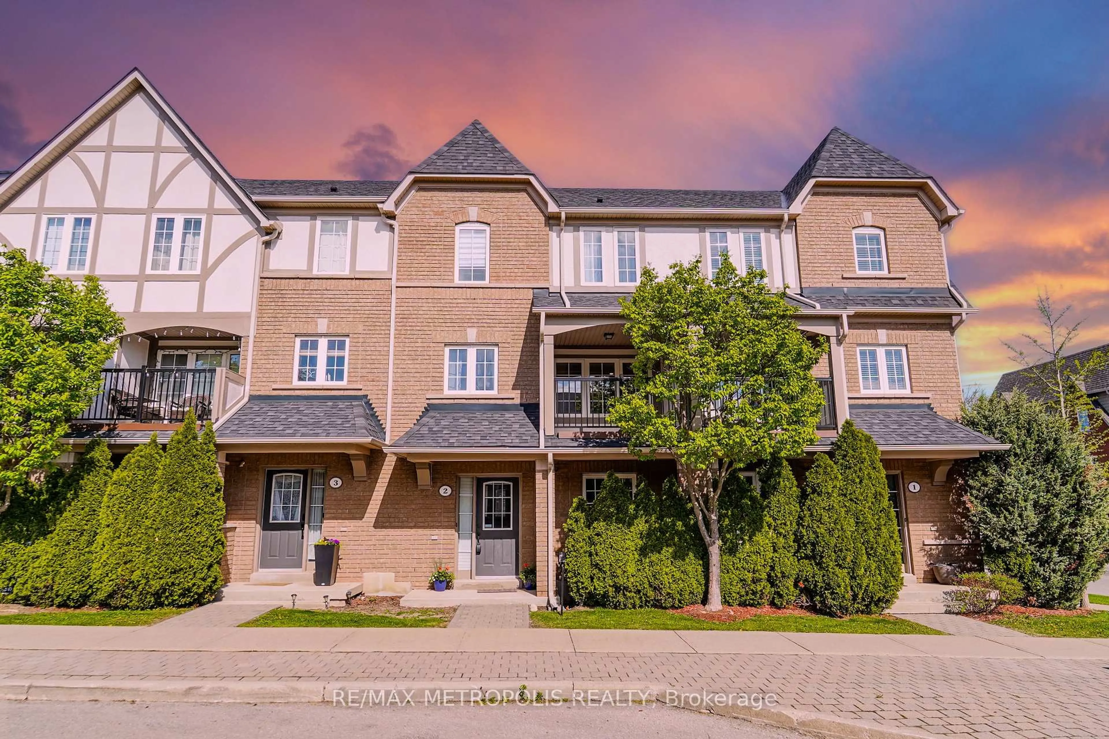 A pic from outside/outdoor area/front of a property/back of a property/a pic from drone, street for 2361 Parkhaven Blvd #2, Oakville Ontario L6H 7S7
