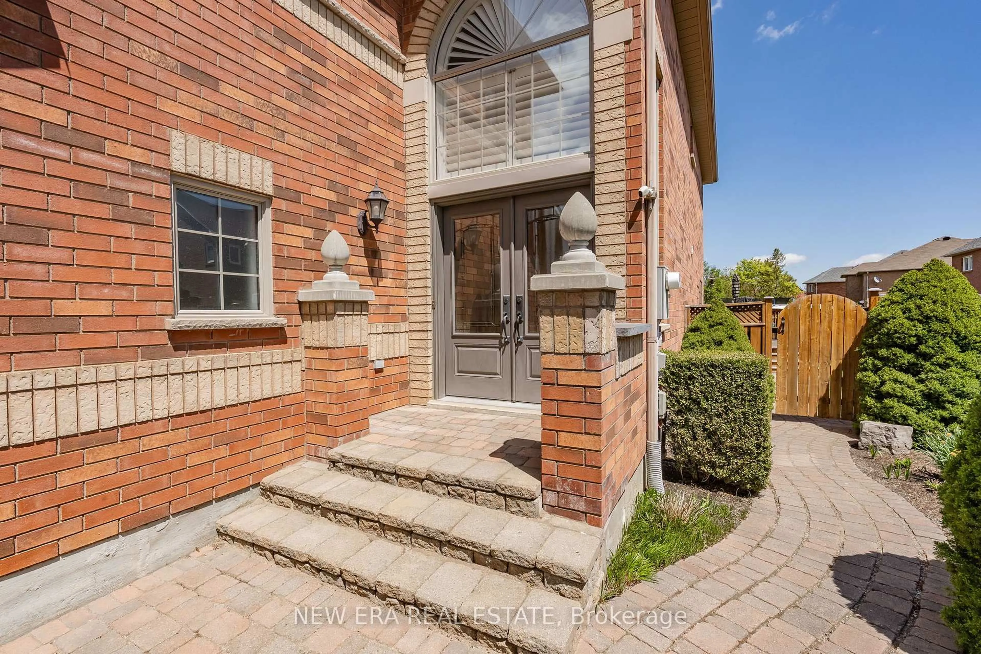 Home with brick exterior material, street for 275 Cresthaven Rd, Brampton Ontario L7A 1J4
