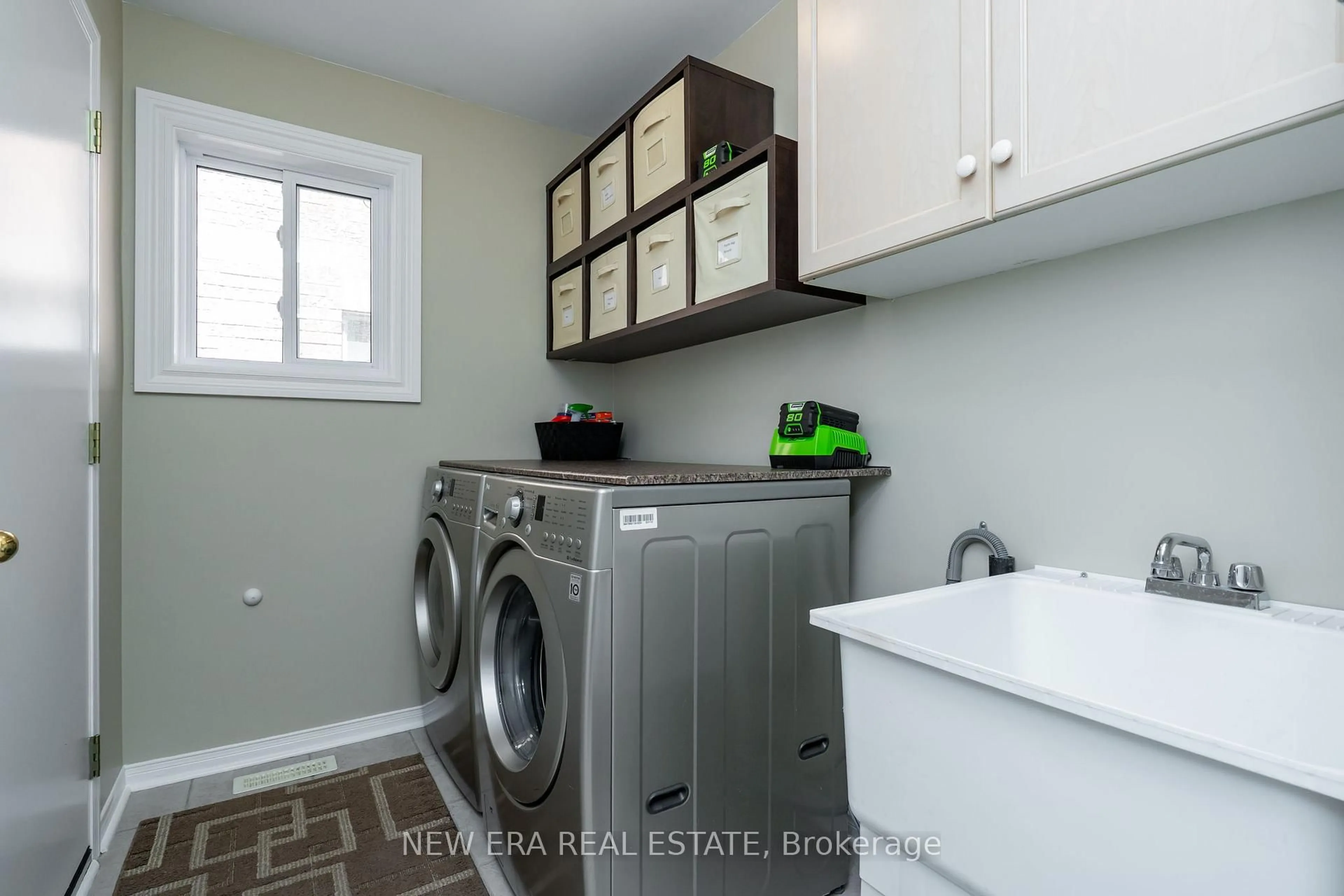Laundry room for 275 Cresthaven Rd, Brampton Ontario L7A 1J4