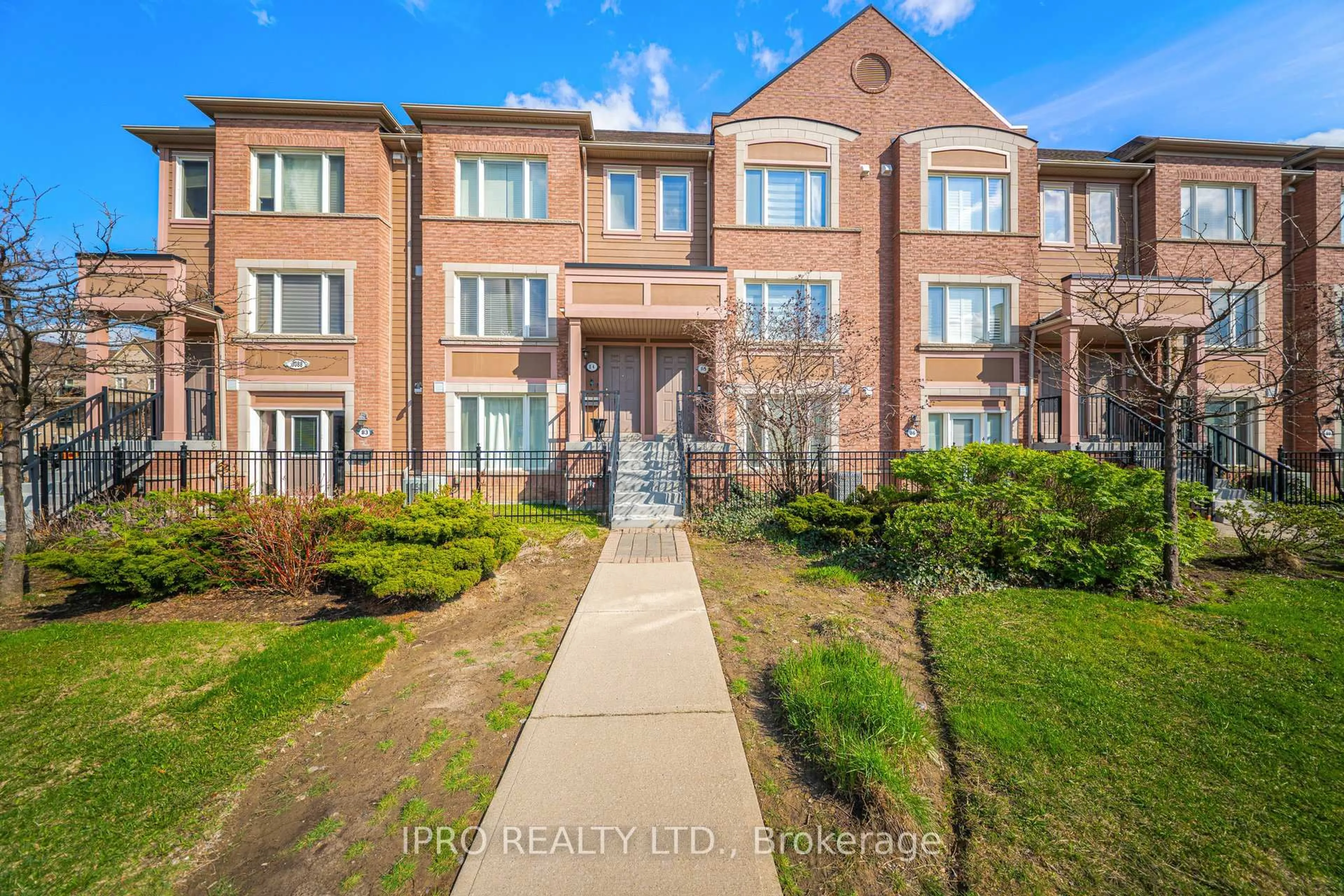 A pic from outside/outdoor area/front of a property/back of a property/a pic from drone, unknown for 3088 Eglinton Ave #85, Mississauga Ontario L5M 8C5