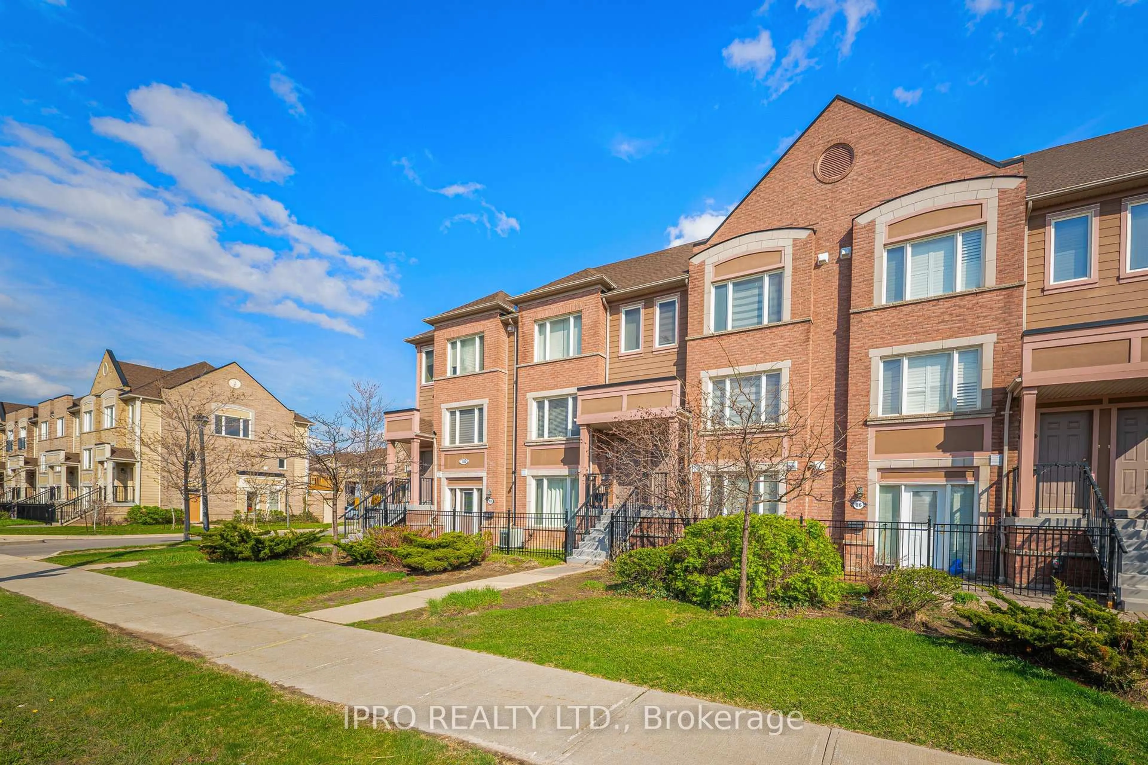 A pic from outside/outdoor area/front of a property/back of a property/a pic from drone, unknown for 3088 Eglinton Ave #85, Mississauga Ontario L5M 8C5