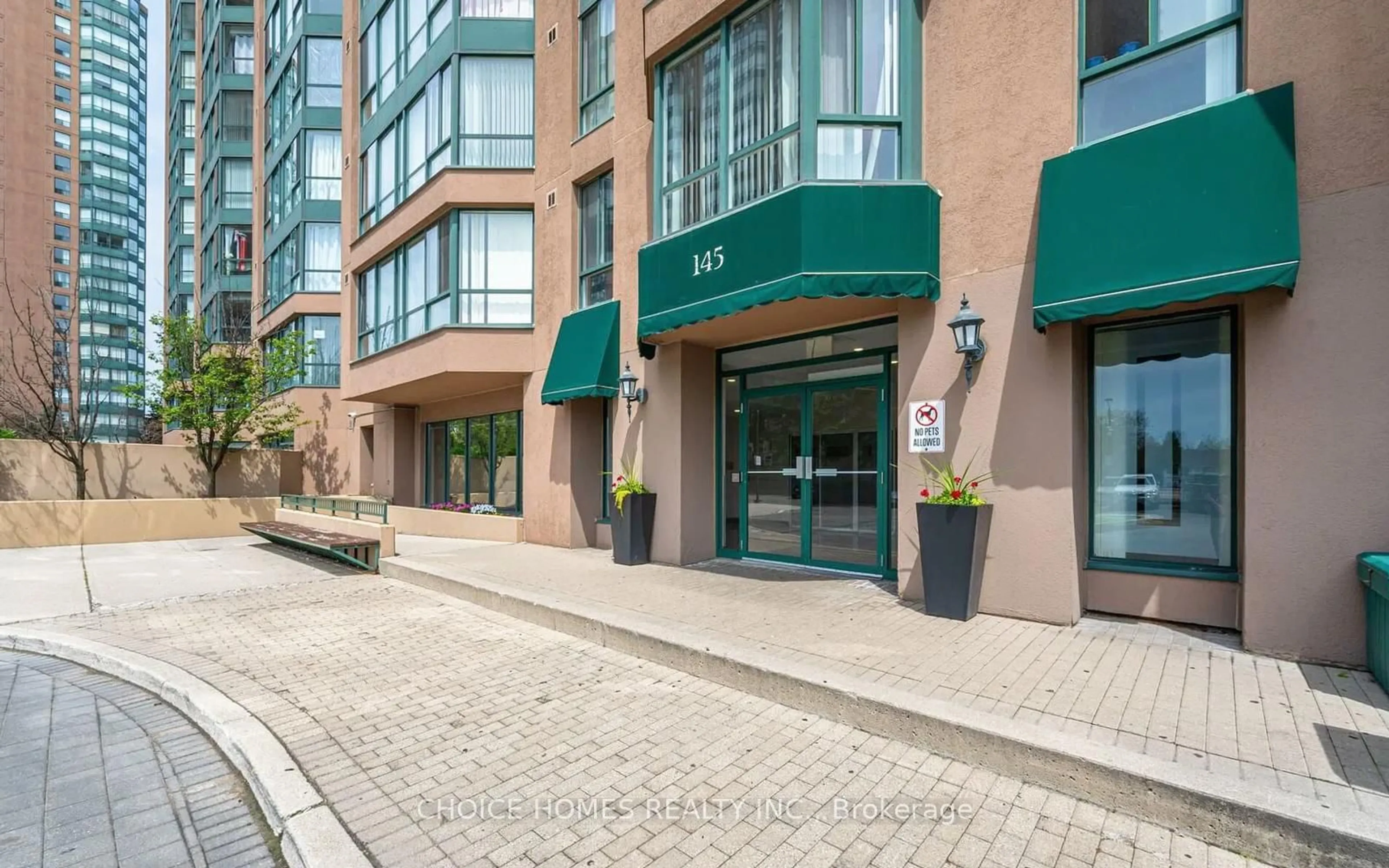 Indoor foyer for 145 Hillcrest Ave #1601, Mississauga Ontario L5B 3Z1