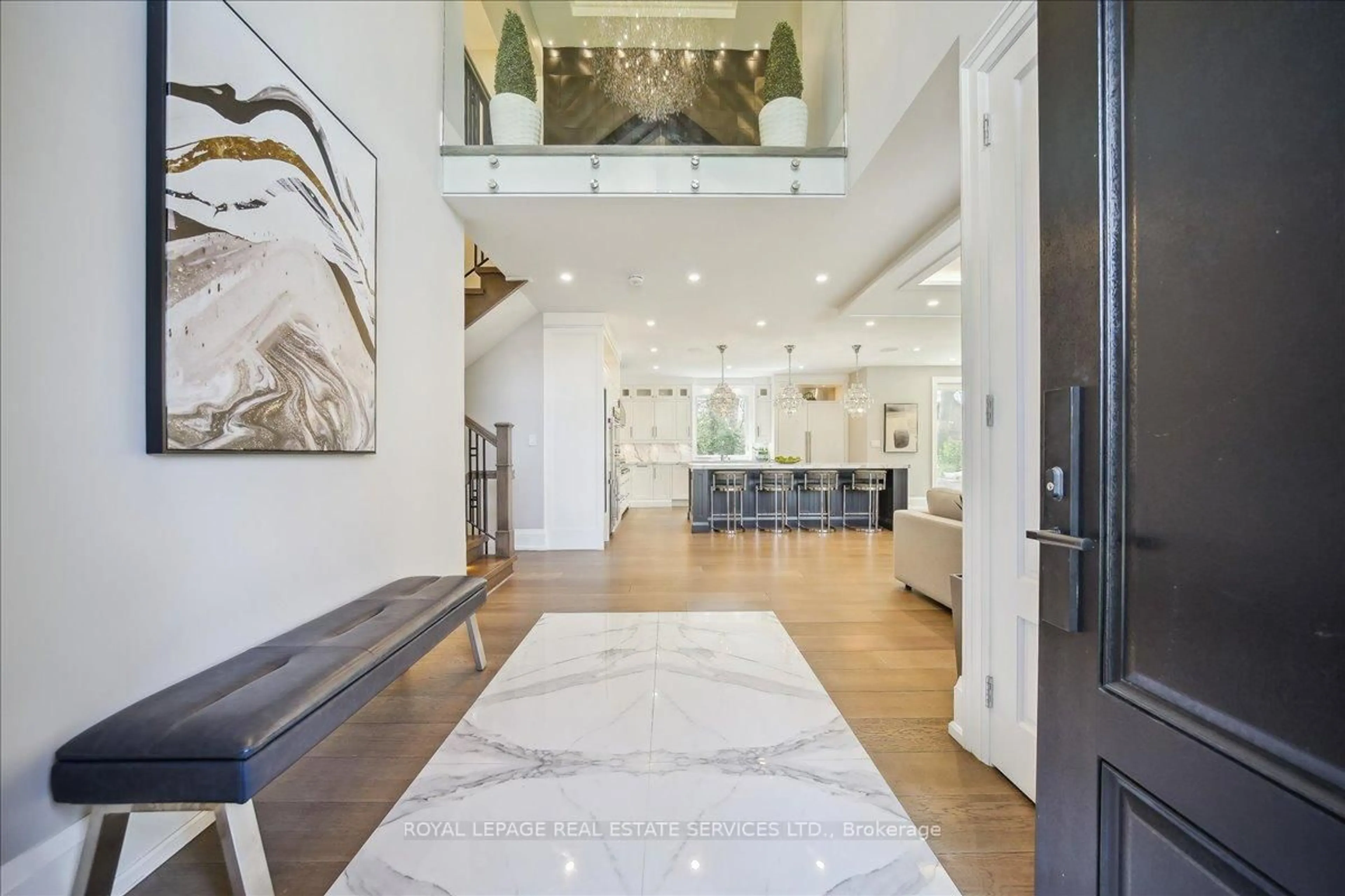 Indoor entryway for 1489 Rogerswood Crt, Mississauga Ontario L5J 1R7