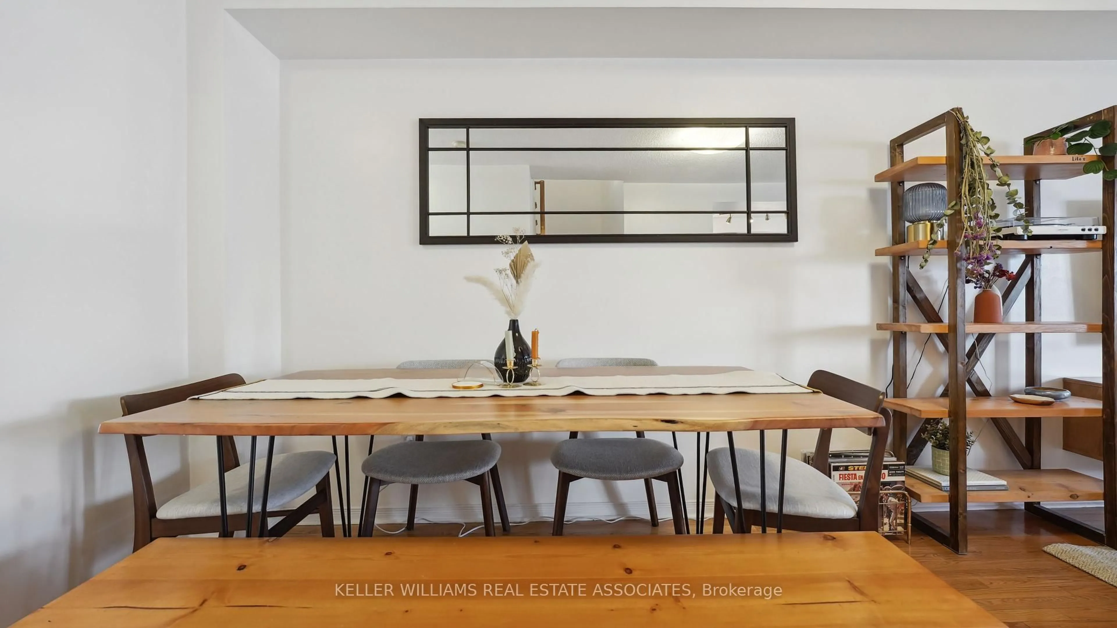 Dining room, wood/laminate floor for 6399 Spinnaker Circ #69, Mississauga Ontario L5W 1Z5