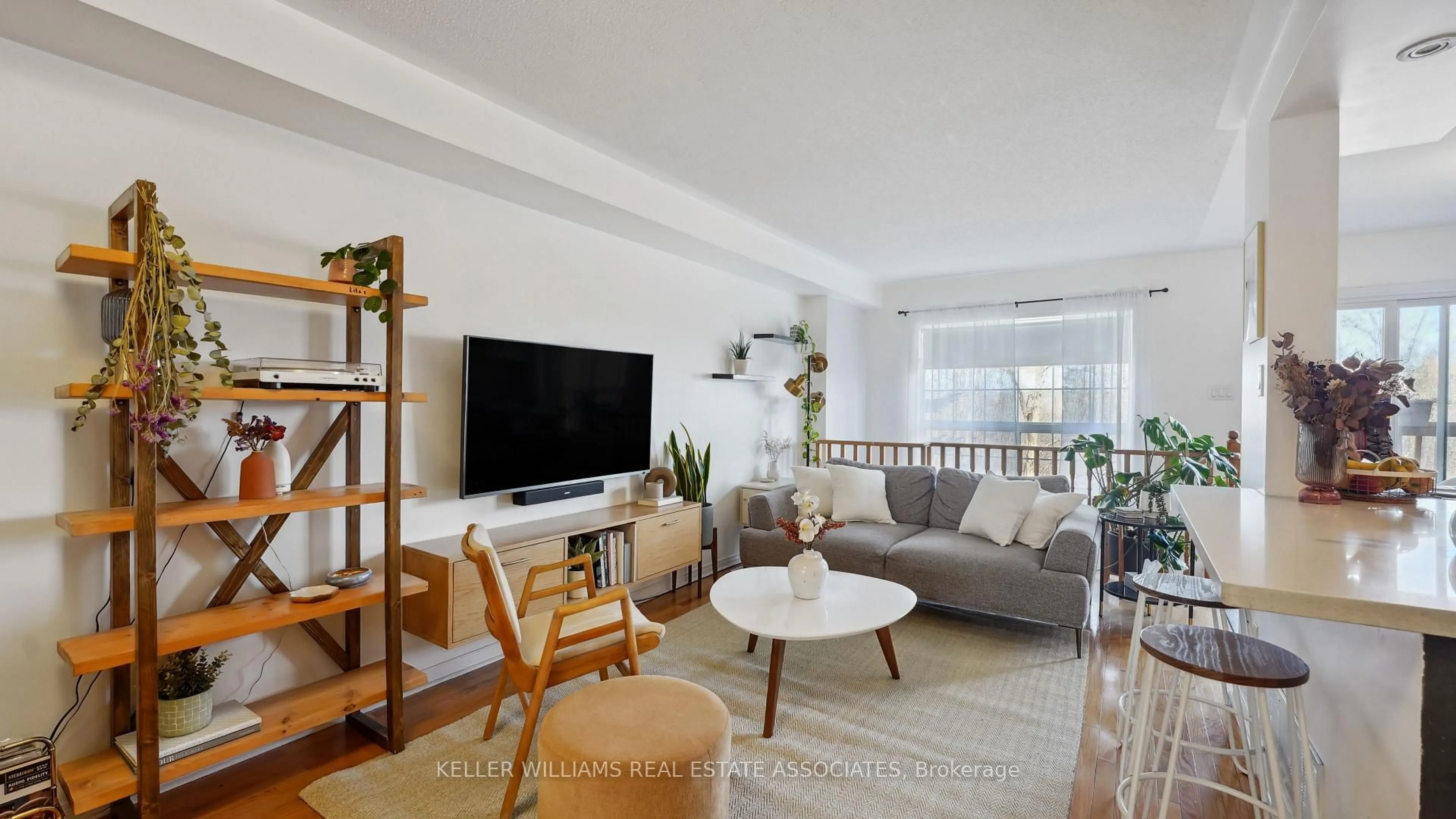 Living room with furniture, unknown for 6399 Spinnaker Circ #69, Mississauga Ontario L5W 1Z5