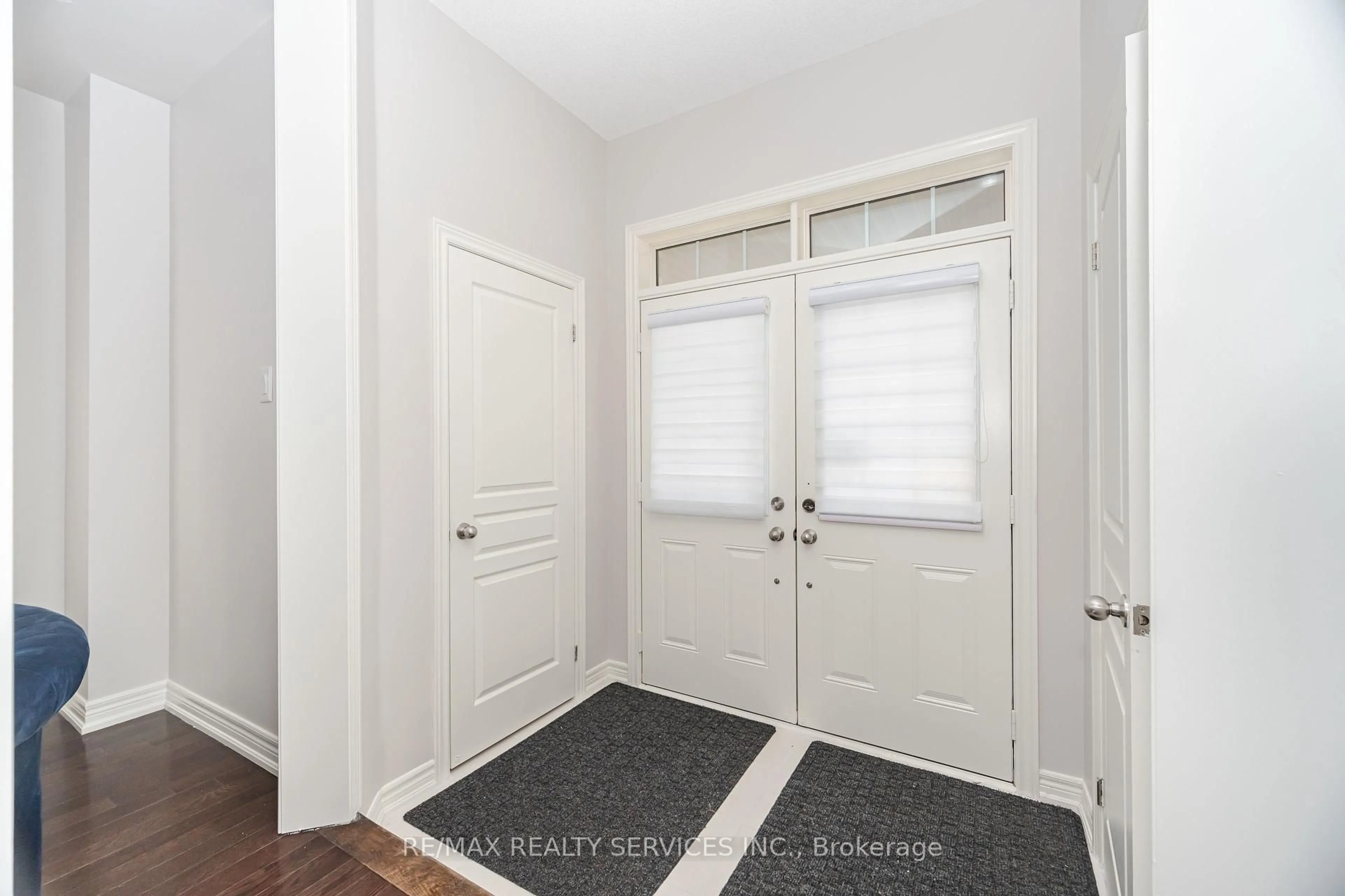 Indoor entryway for 17 Goderich Dr, Brampton Ontario L7A 5A7