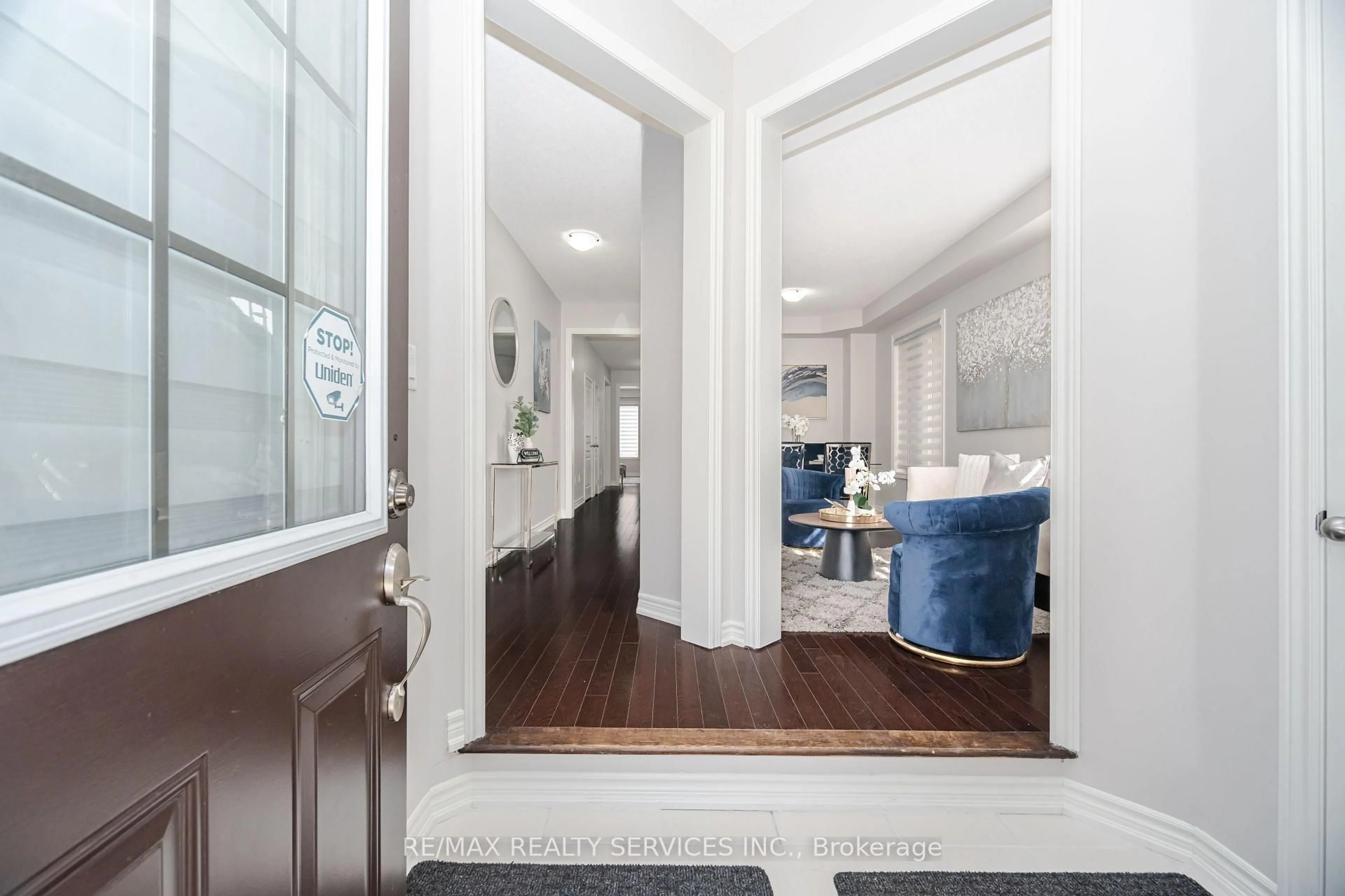 Indoor entryway for 17 Goderich Dr, Brampton Ontario L7A 5A7