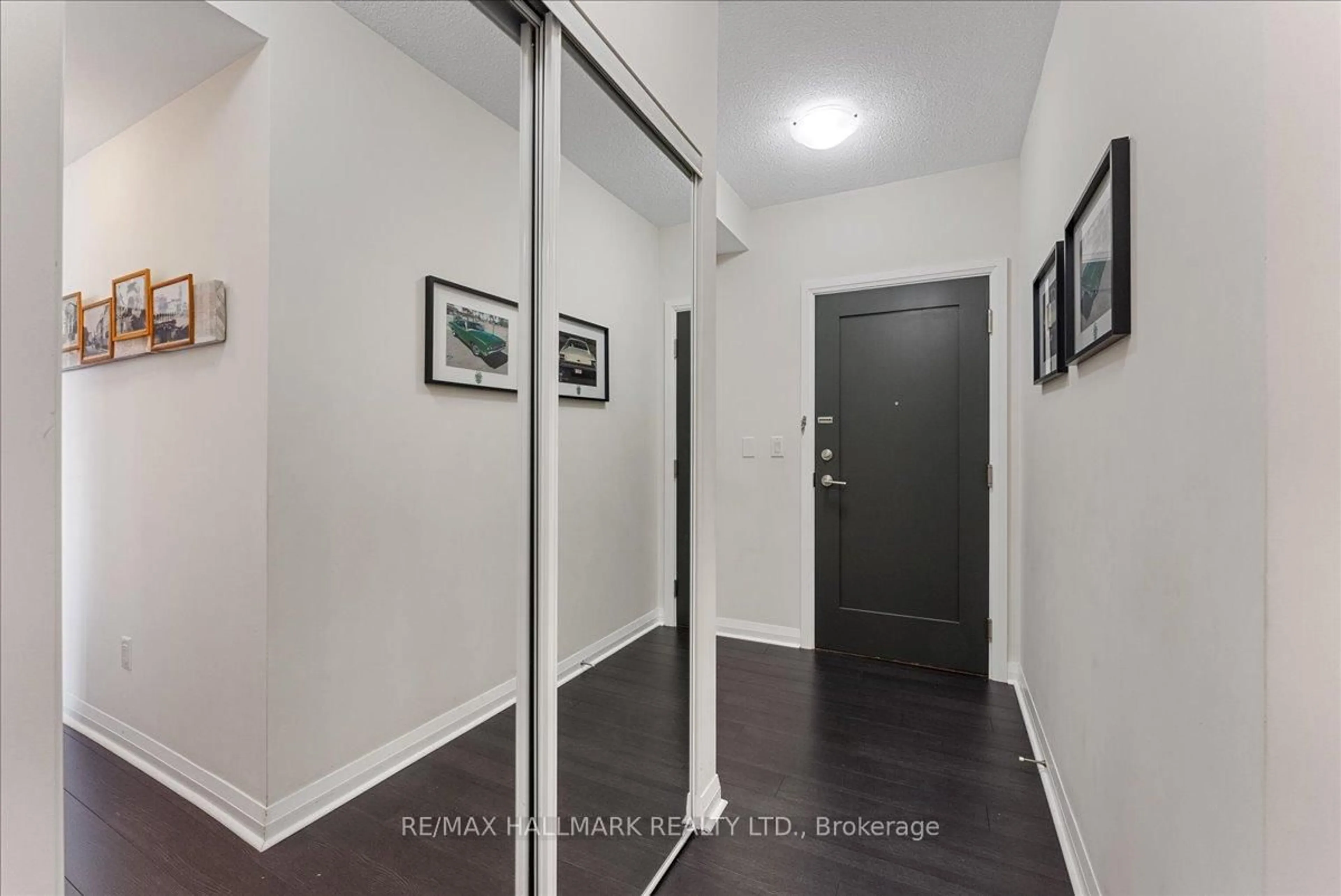 Indoor entryway for 5033 Four Springs Ave #412, Mississauga Ontario L5R 0G6