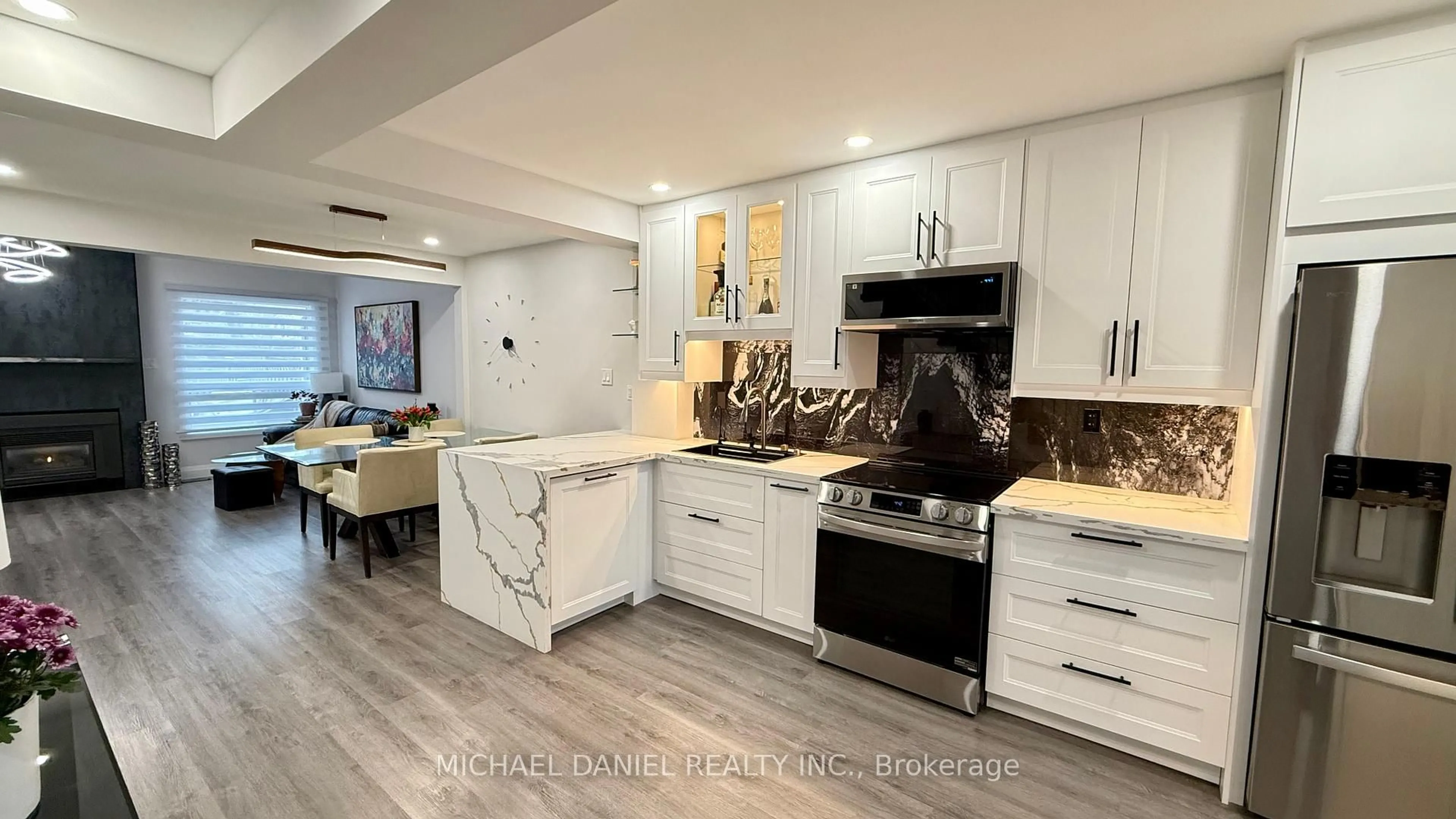 Contemporary kitchen, ceramic/tile floor for 2097 CHRISDON Rd, Burlington Ontario L7M 3S3