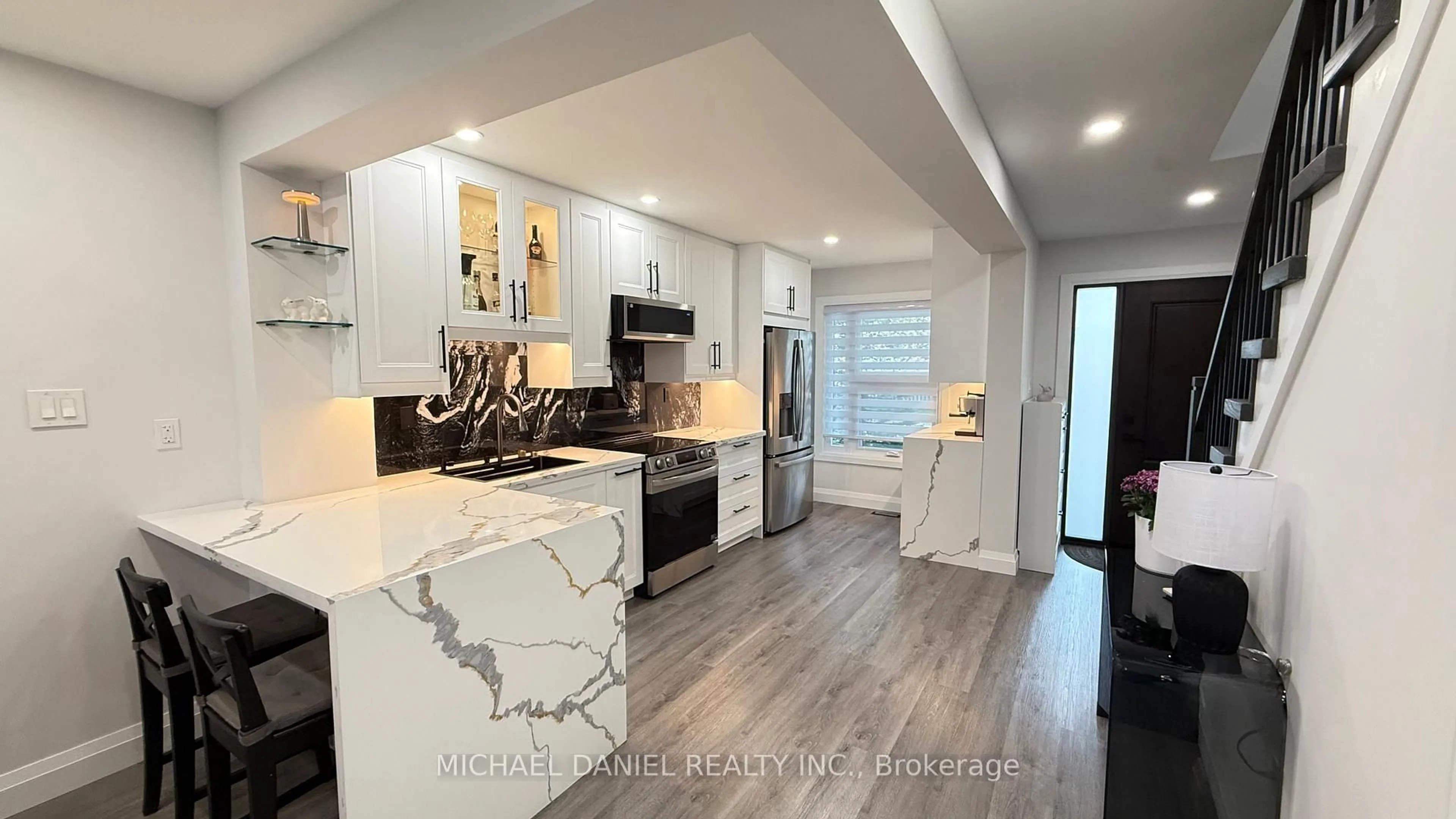Open concept kitchen, ceramic/tile floor for 2097 CHRISDON Rd, Burlington Ontario L7M 3S3