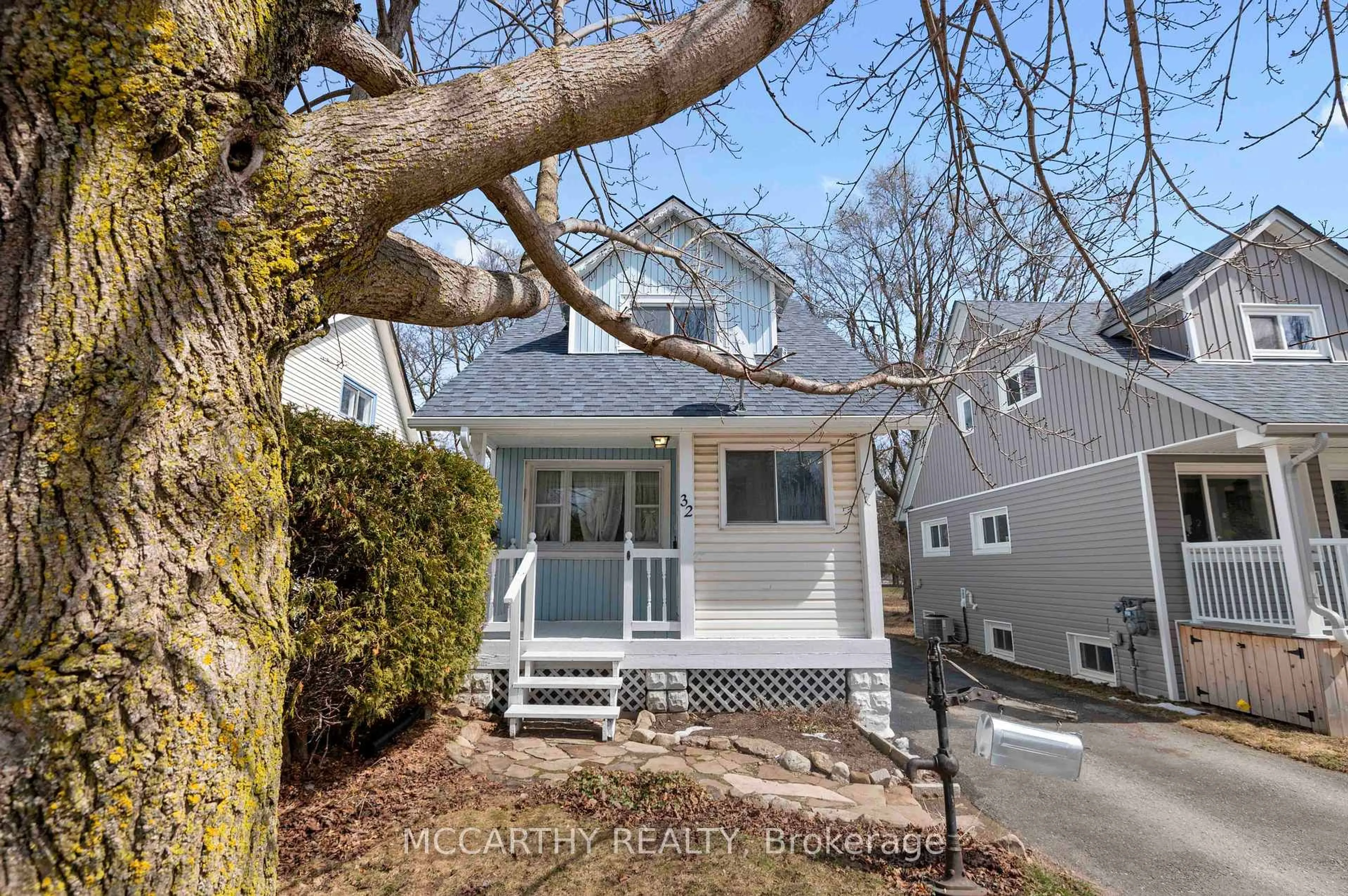Home with vinyl exterior material, street for 32 Third St, Orangeville Ontario L9W 2B1