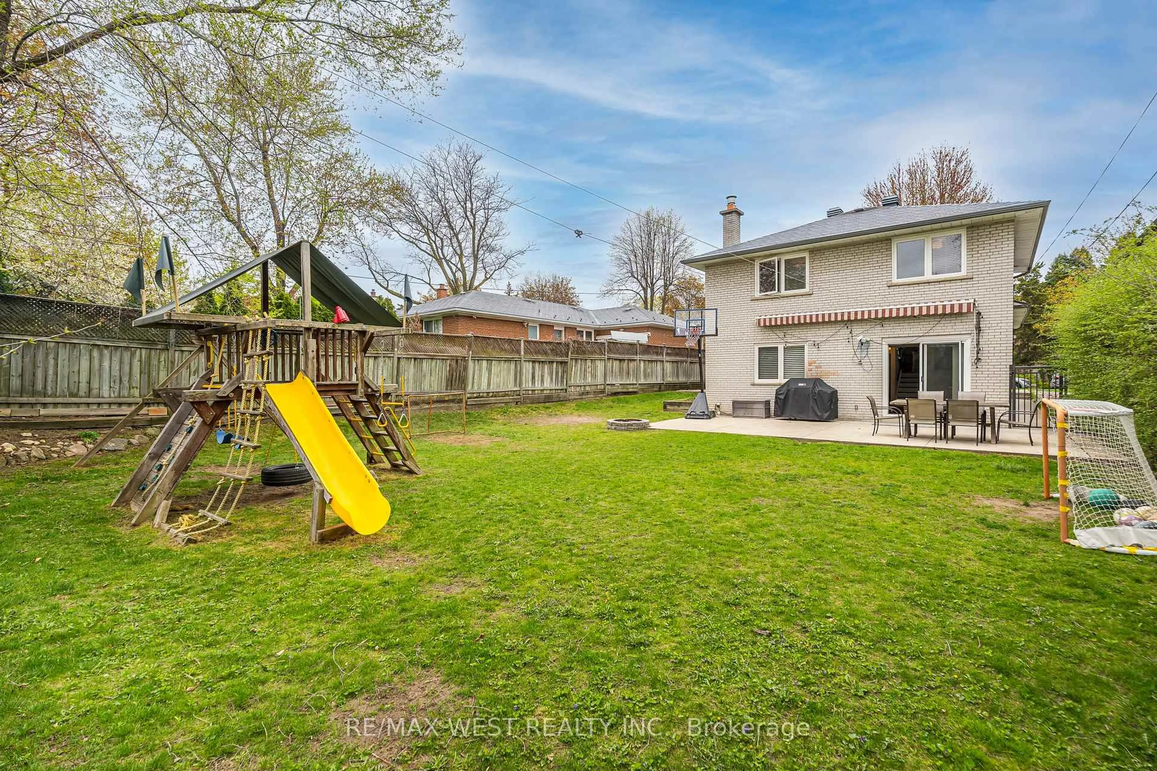 Patio, street for 17 Forest Path Crt, Toronto Ontario M9V 1L4