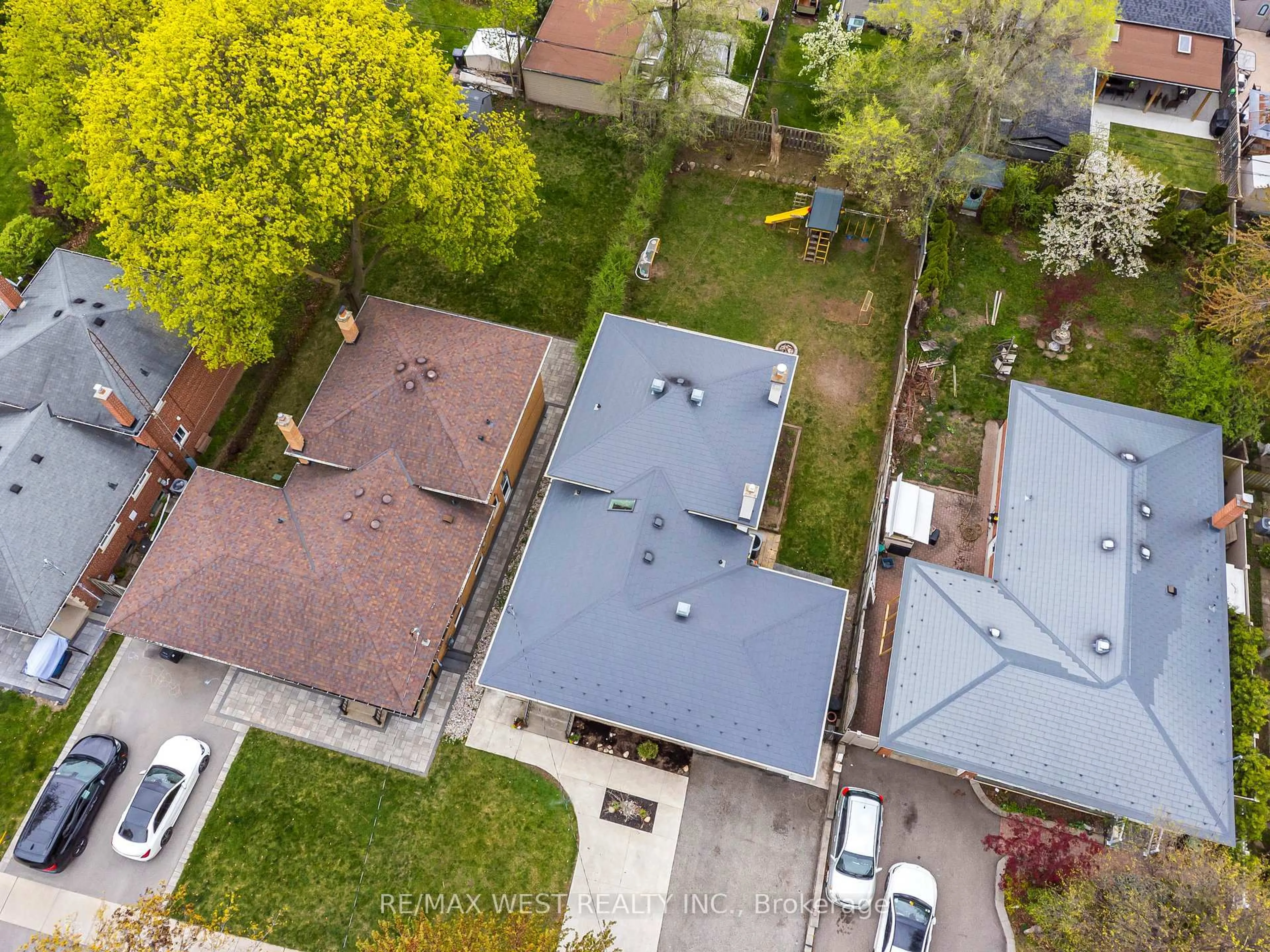 A pic from outside/outdoor area/front of a property/back of a property/a pic from drone, street for 17 Forest Path Crt, Toronto Ontario M9V 1L4