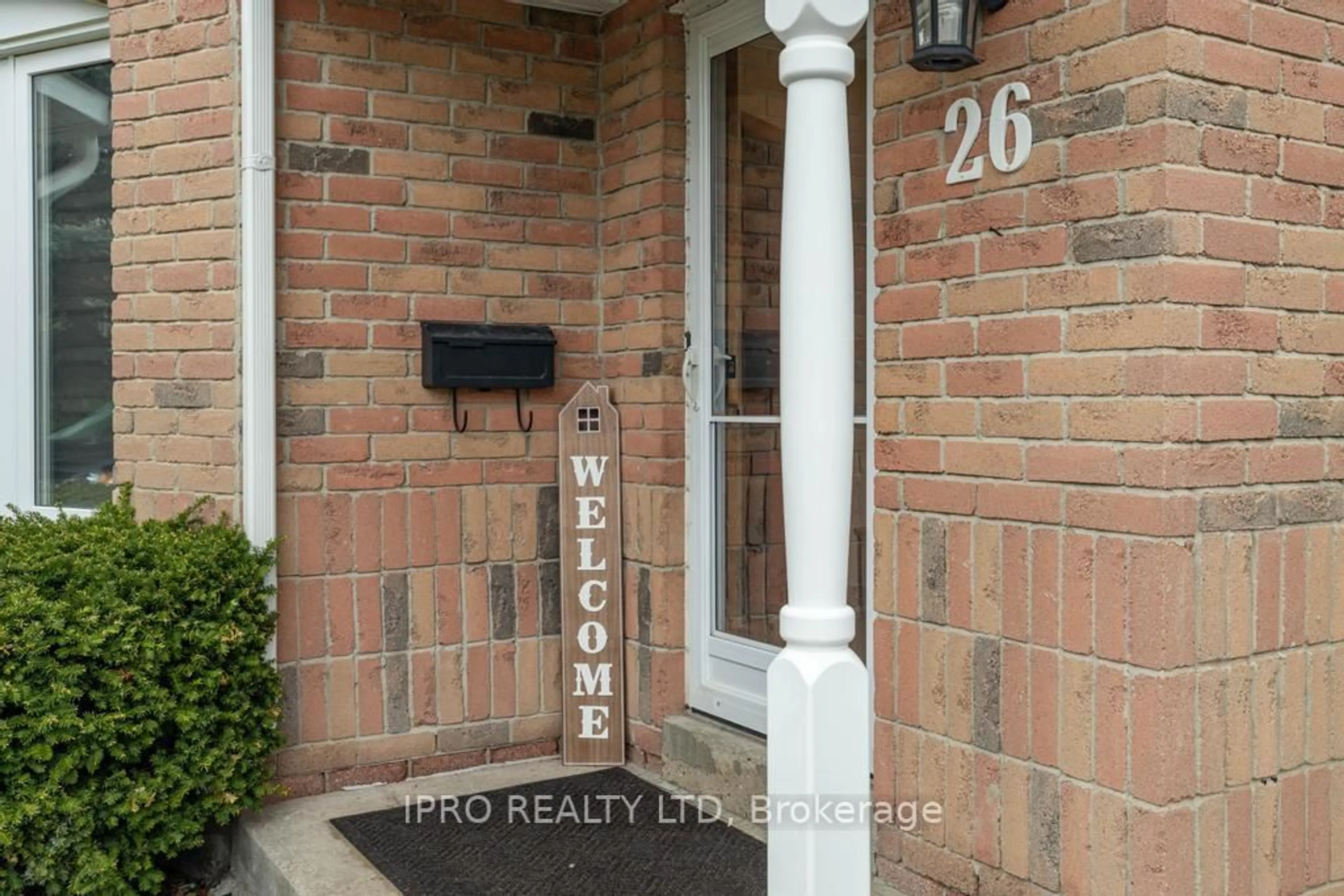 Indoor entryway for 2155 Duncaster Dr #26, Burlington Ontario L7P 4R3