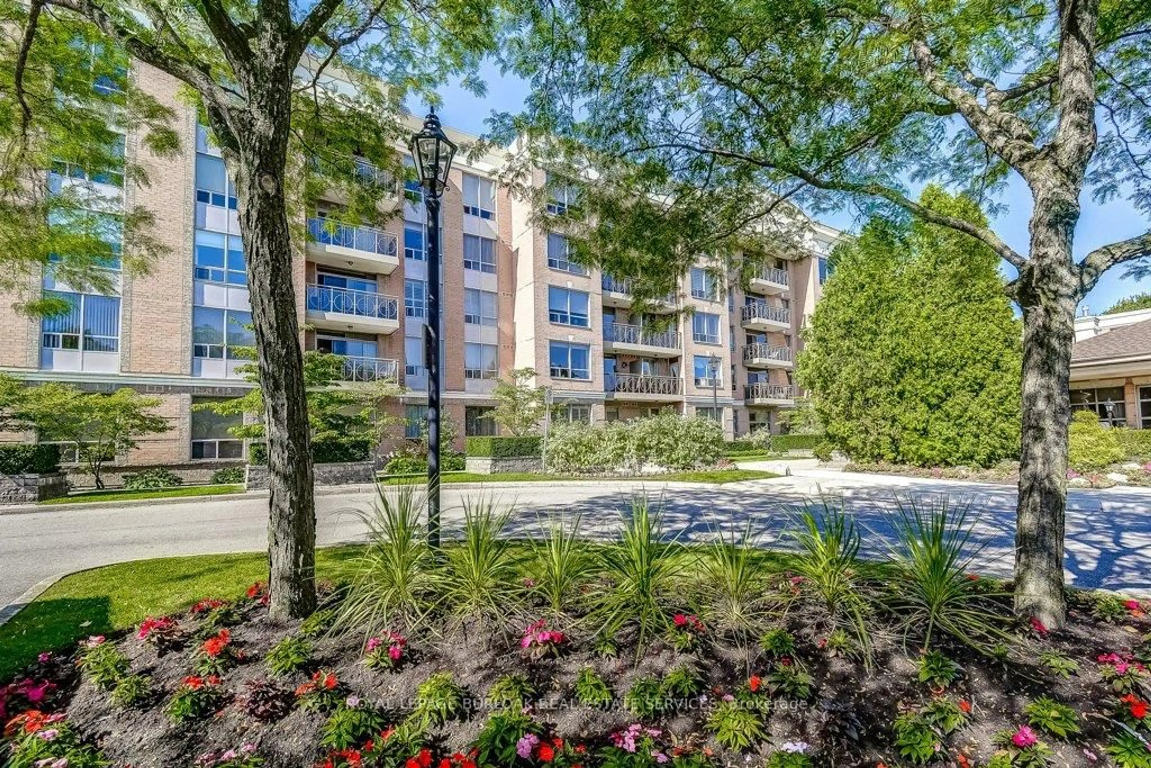 Patio, unknown for 100 Burloak Dr #1517, Burlington Ontario L7L 6P6