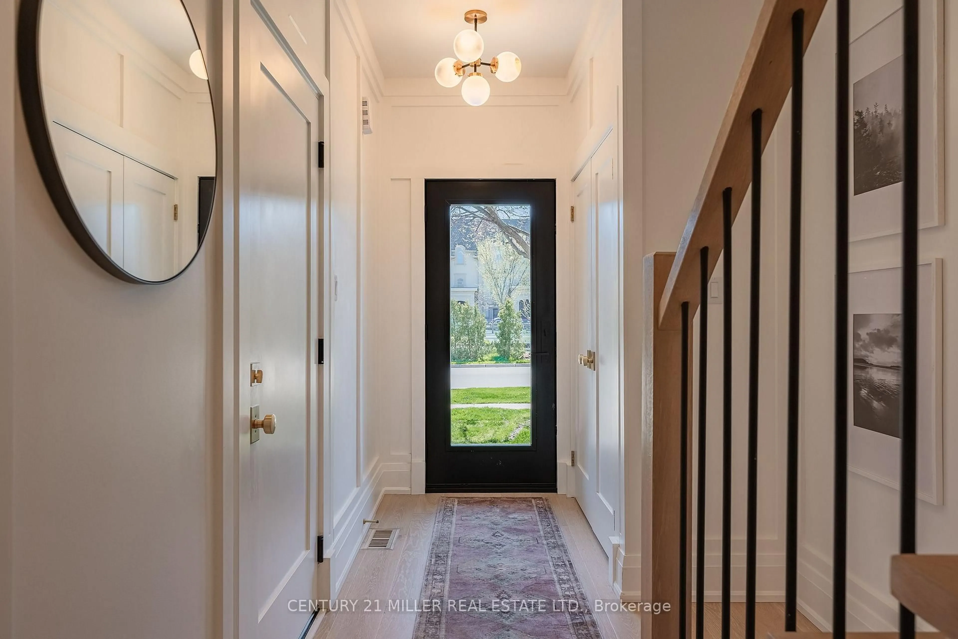 Indoor entryway for 189 Margaret Dr, Oakville Ontario L6K 2W2