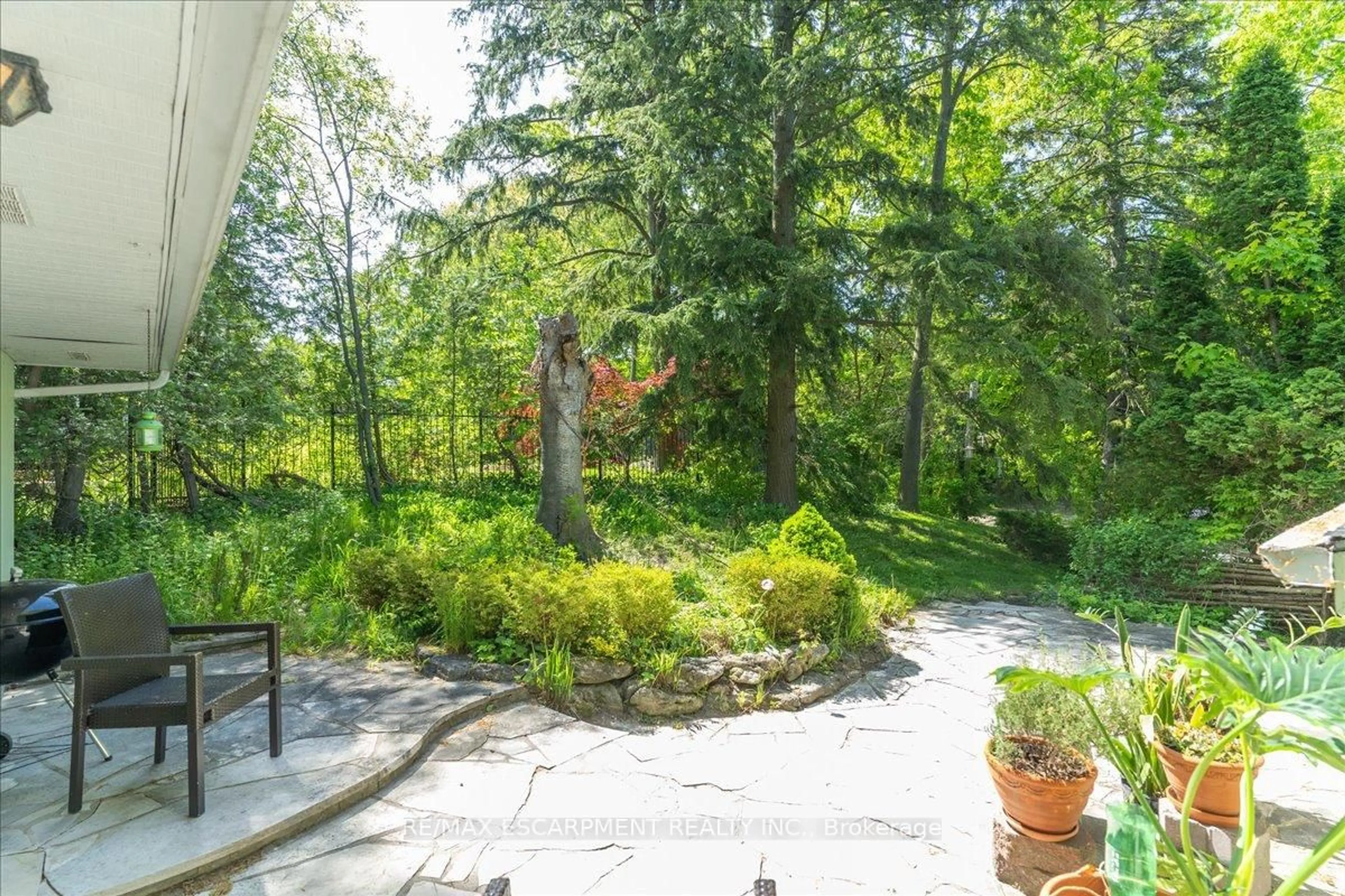 Patio, forest/trees view for 757 Meadow Wood Rd, Mississauga Ontario L5J 2S7