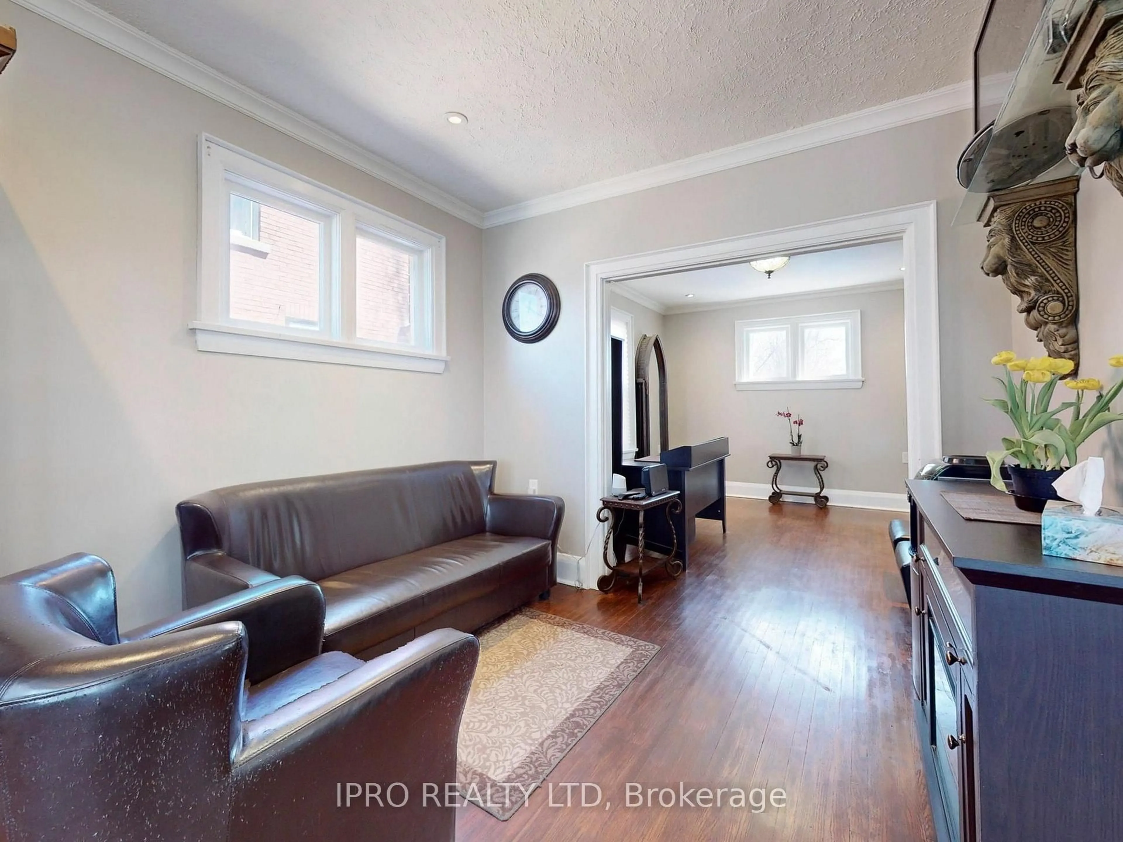 A pic of a room for 219 Queen St, Brampton Ontario L6Y 1M6