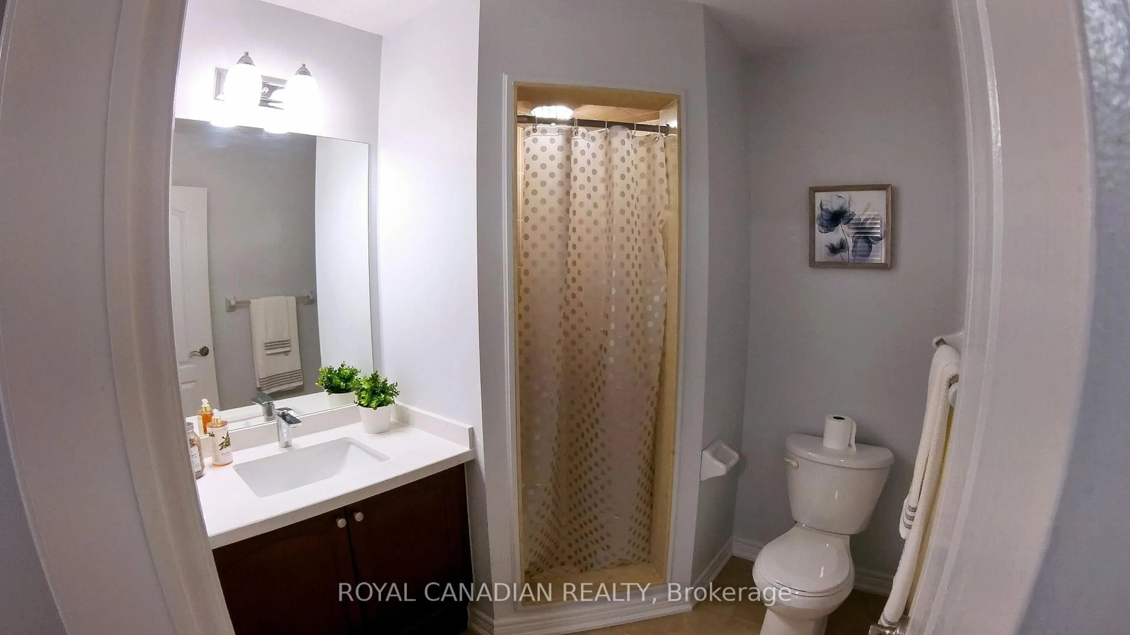 Standard bathroom, ceramic/tile floor for 8 Templar St, Brampton Ontario L6Y 2Y2