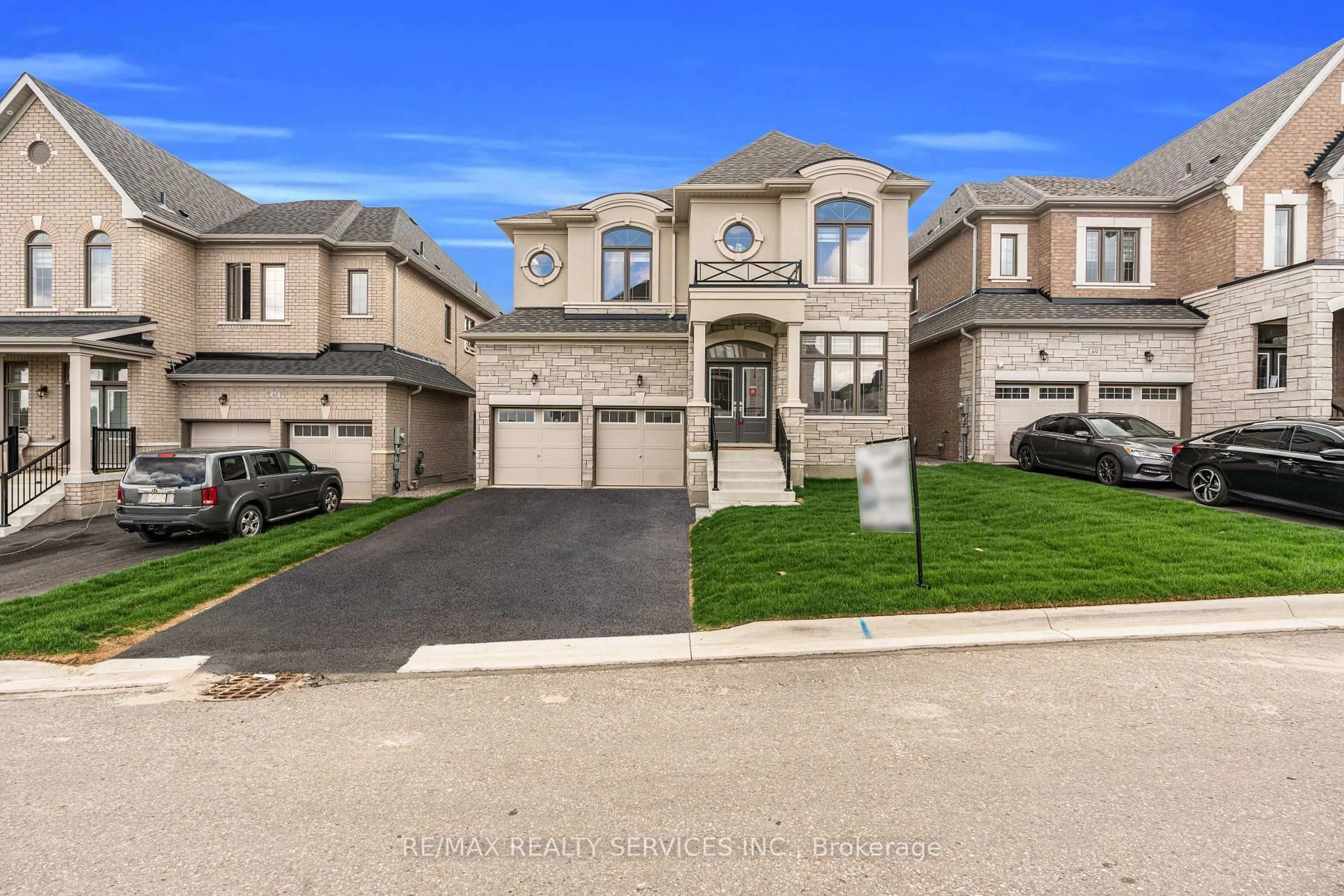A pic from outside/outdoor area/front of a property/back of a property/a pic from drone, street for 67 James Walker Ave, Caledon Ontario L7C 4M8