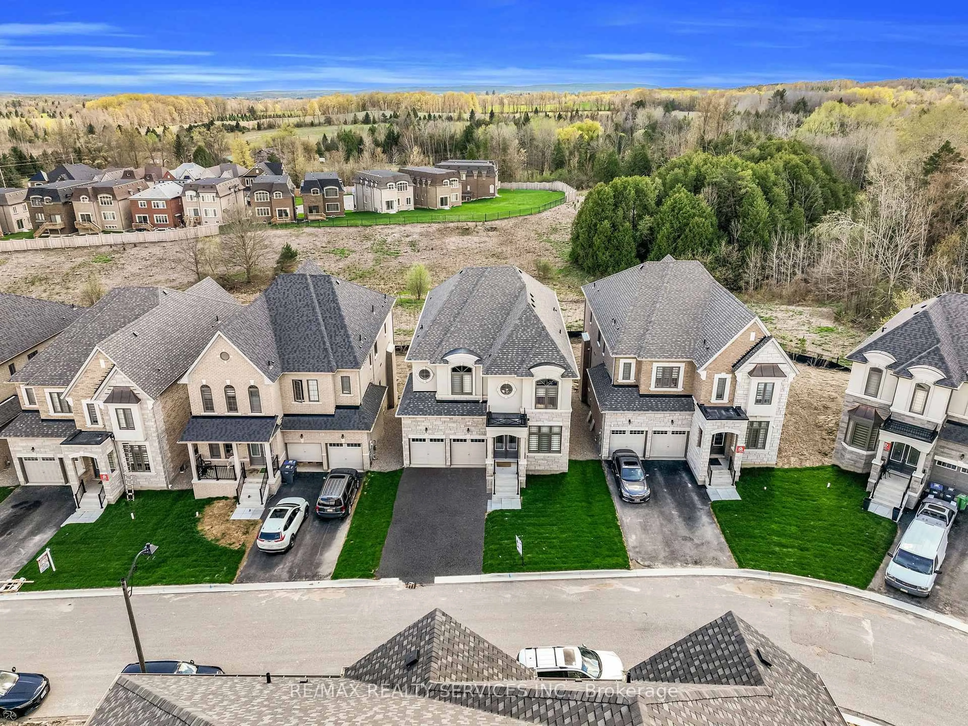 A pic from outside/outdoor area/front of a property/back of a property/a pic from drone, mountain view for 67 James Walker Ave, Caledon Ontario L7C 4M8