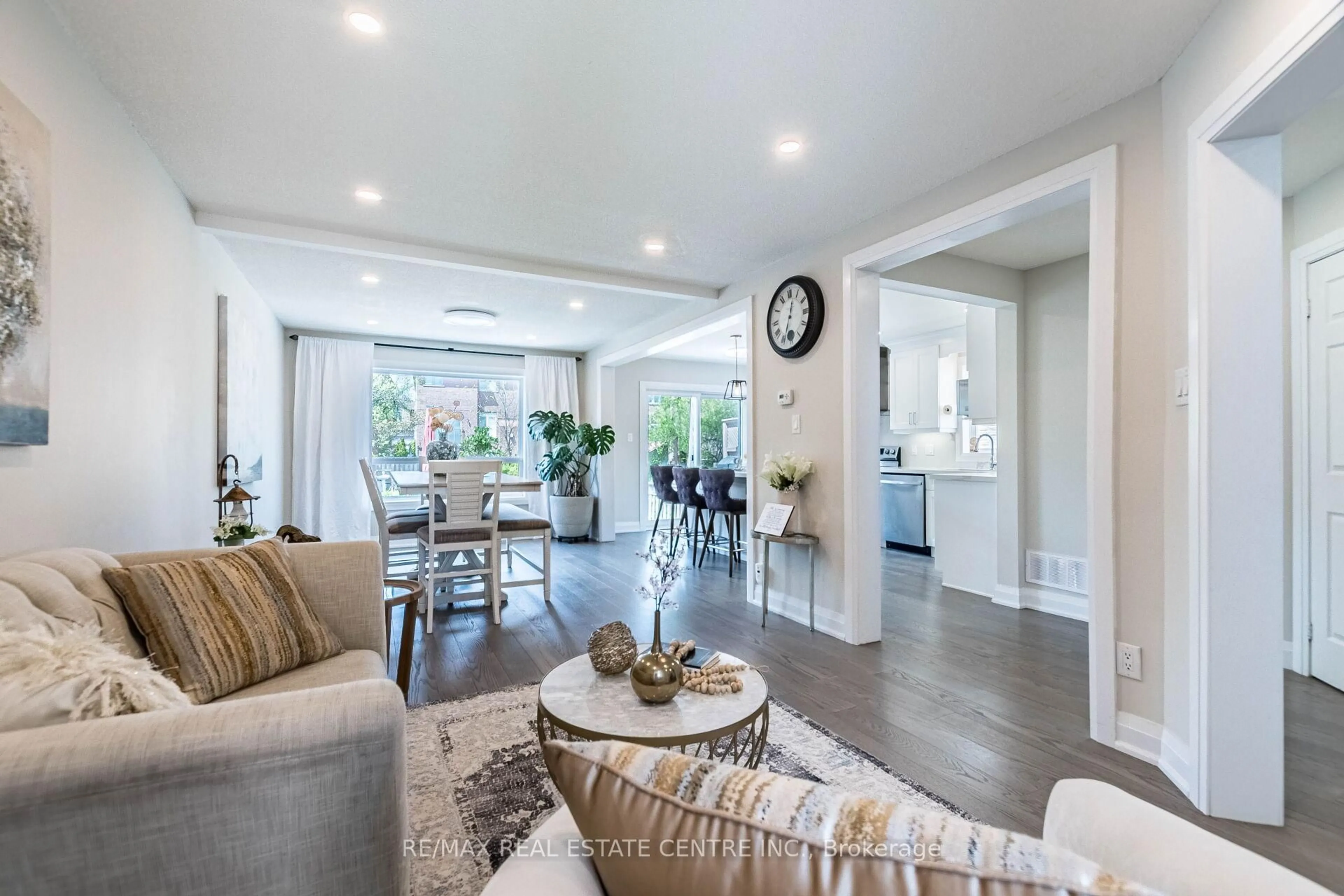 Open concept kitchen, unknown for 273 Cossack Crt, Mississauga Ontario L5B 4C2
