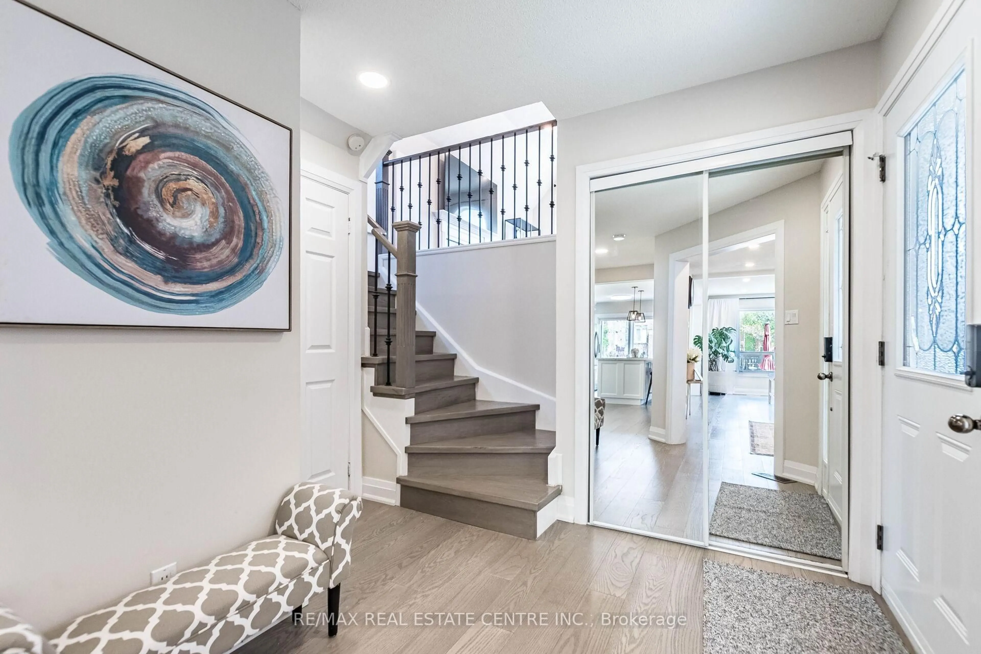 Indoor entryway for 273 Cossack Crt, Mississauga Ontario L5B 4C2