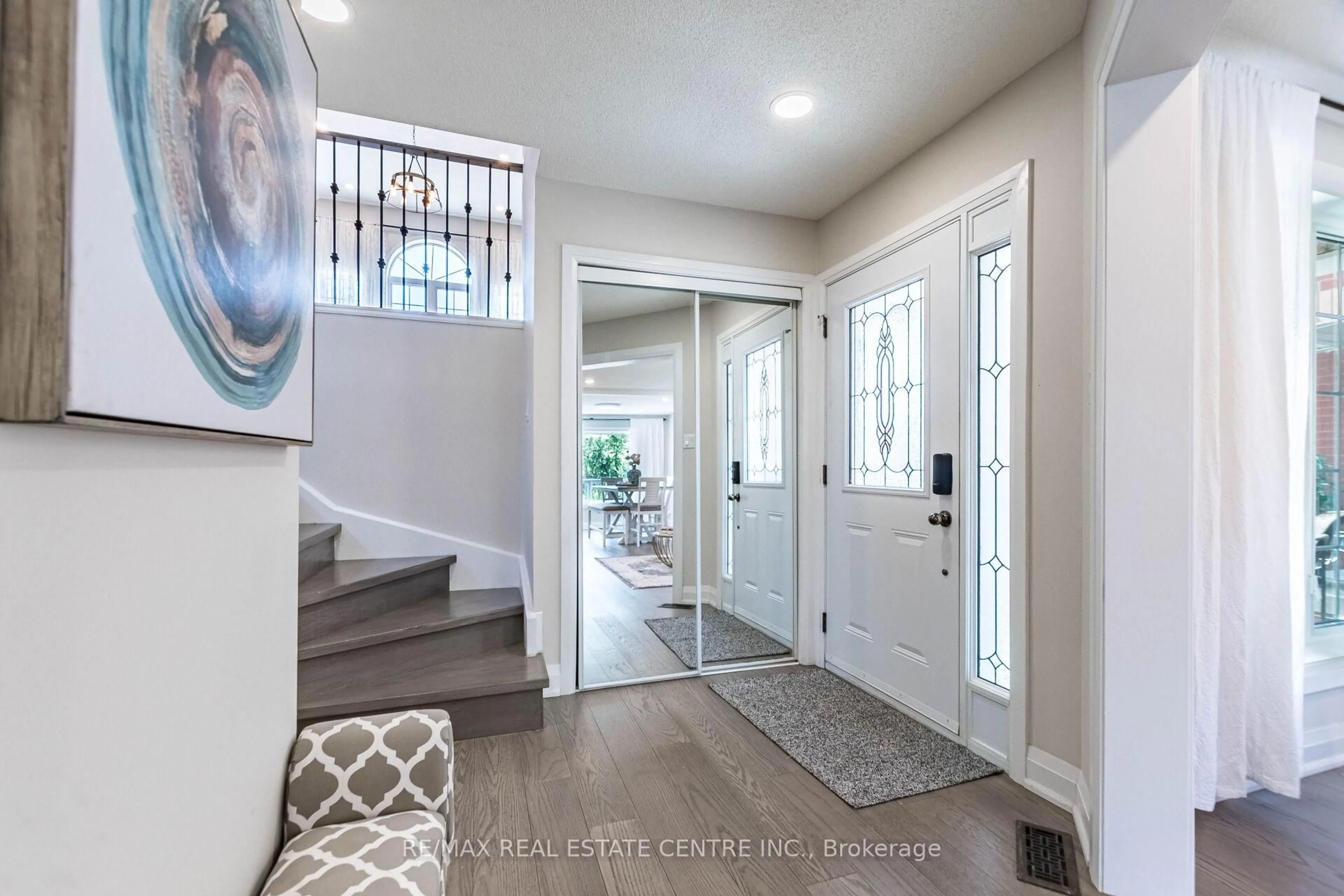 Indoor entryway for 273 Cossack Crt, Mississauga Ontario L5B 4C2