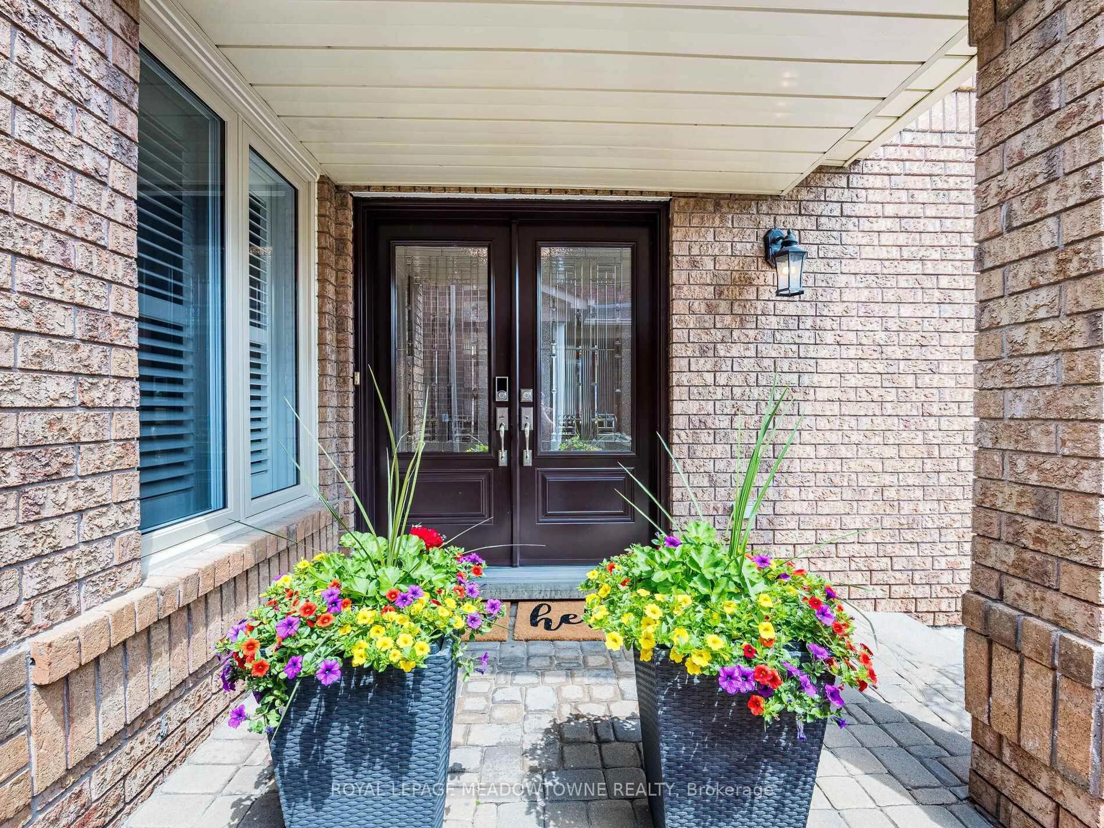 Indoor entryway for 3415 Forrestdale Circ, Mississauga Ontario L5N 6V2
