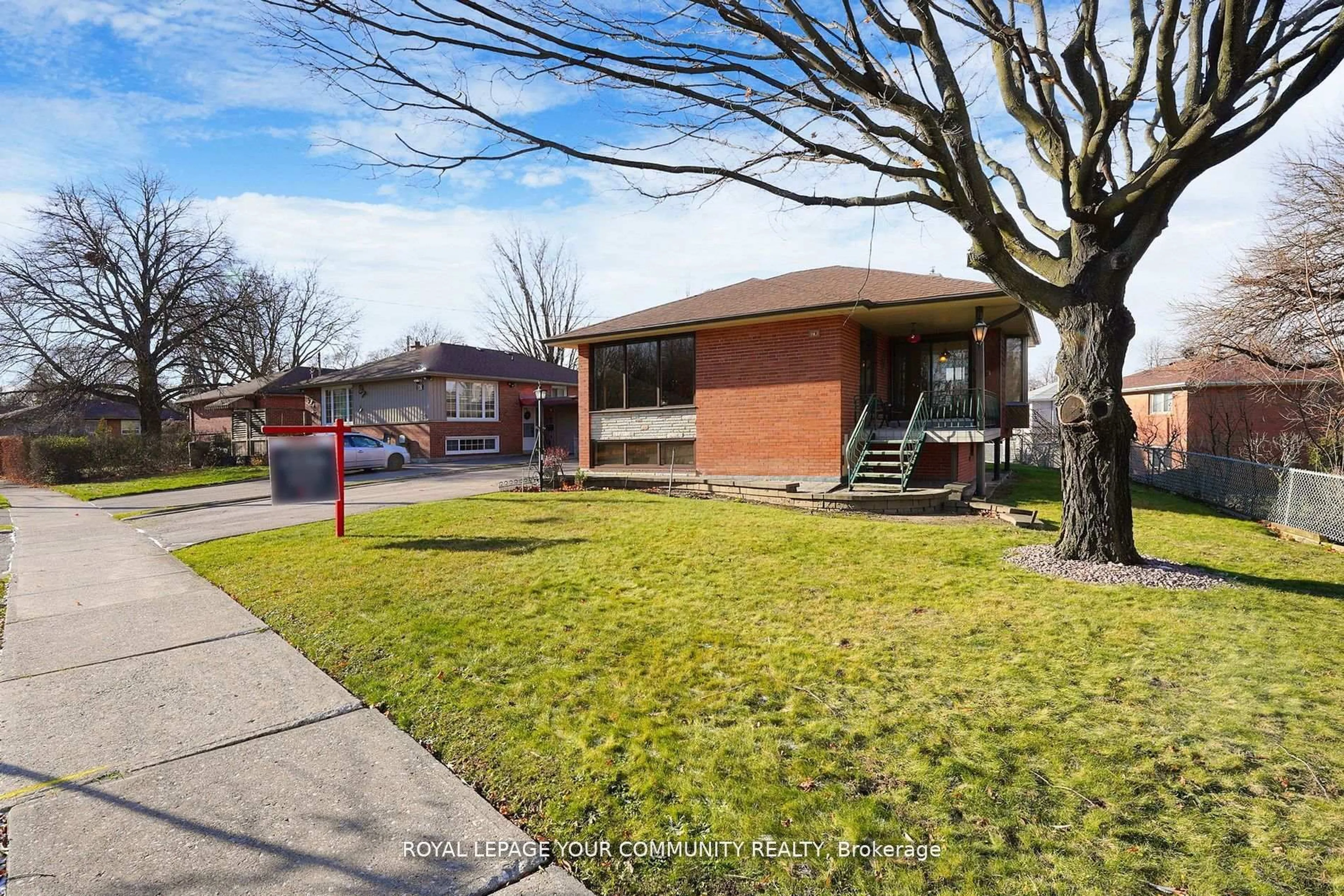 A pic from outside/outdoor area/front of a property/back of a property/a pic from drone, street for 78 WINCOTT Dr, Toronto Ontario M9R 2P1
