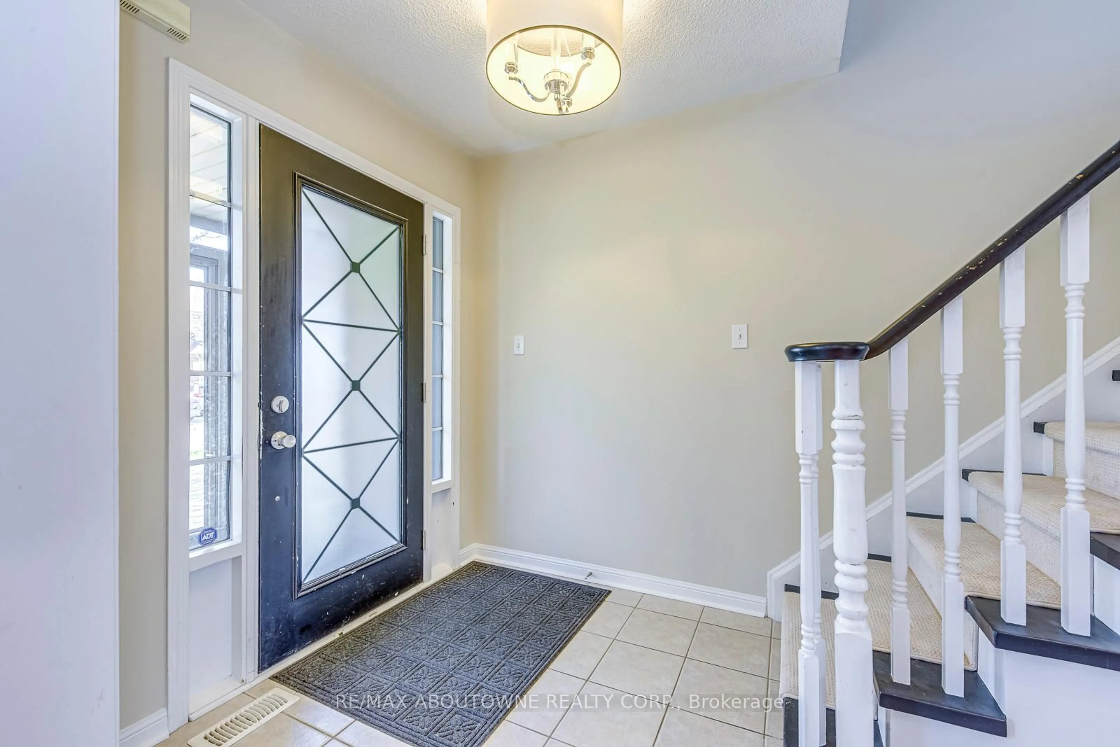 Indoor entryway for 3037 Abernathy Way, Oakville Ontario L6M 5C1