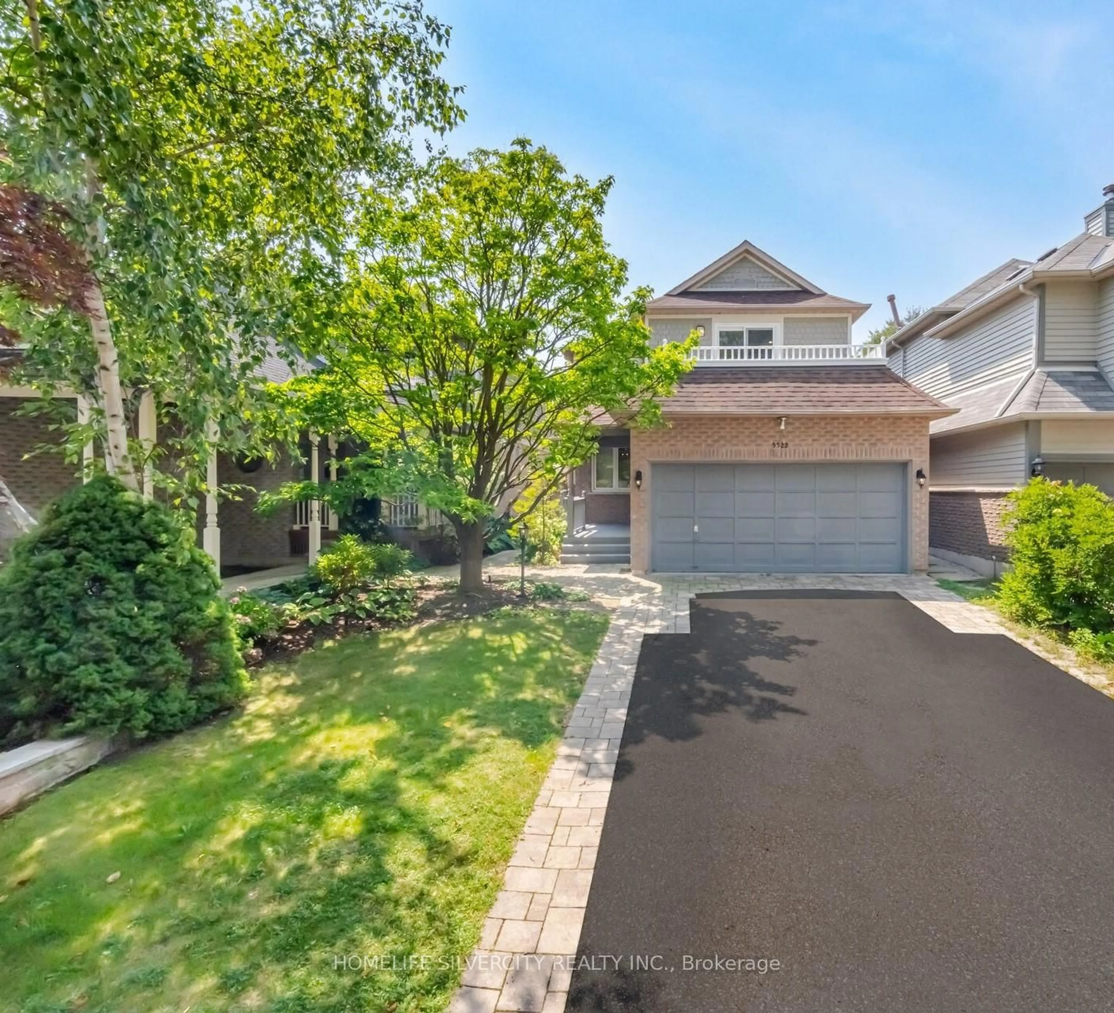 A pic from outside/outdoor area/front of a property/back of a property/a pic from drone, street for 5522 Holbrook Rd, Mississauga Ontario L5M 5G4