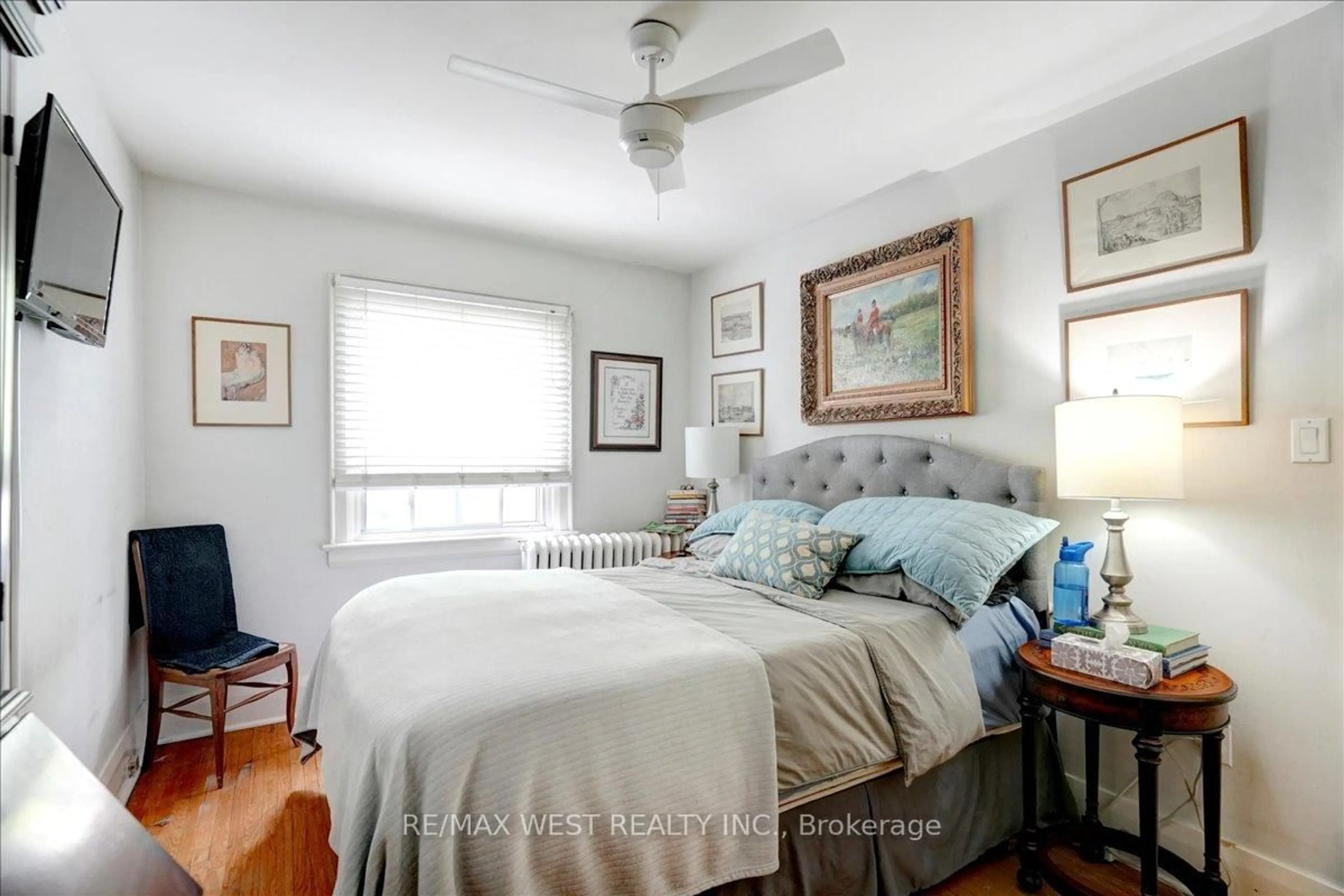 Bedroom with bed, unknown for 30 Glendale Ave, Toronto Ontario M6R 2S7