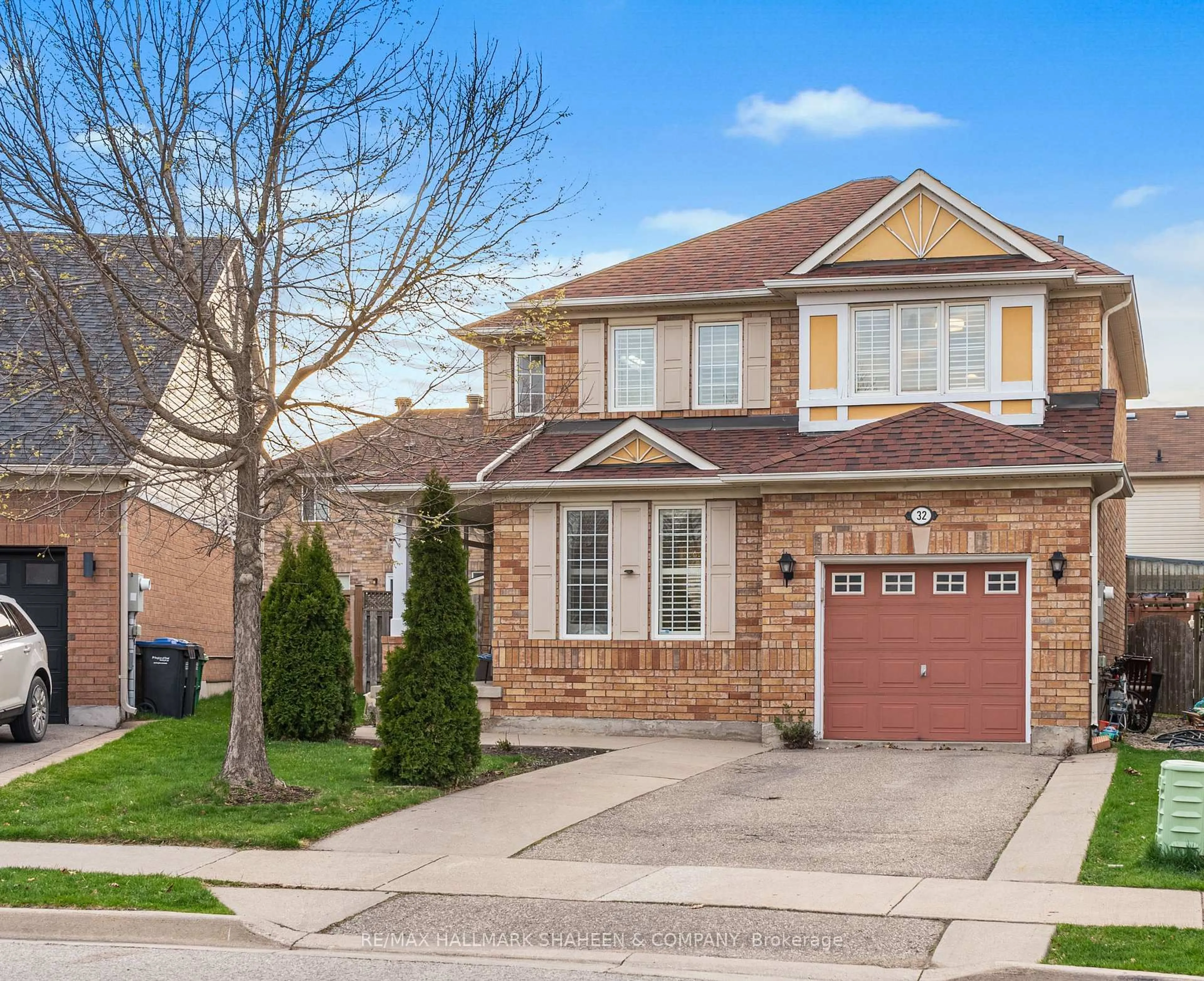 Home with brick exterior material, street for 32 Rowland St, Brampton Ontario L7A 1Z8