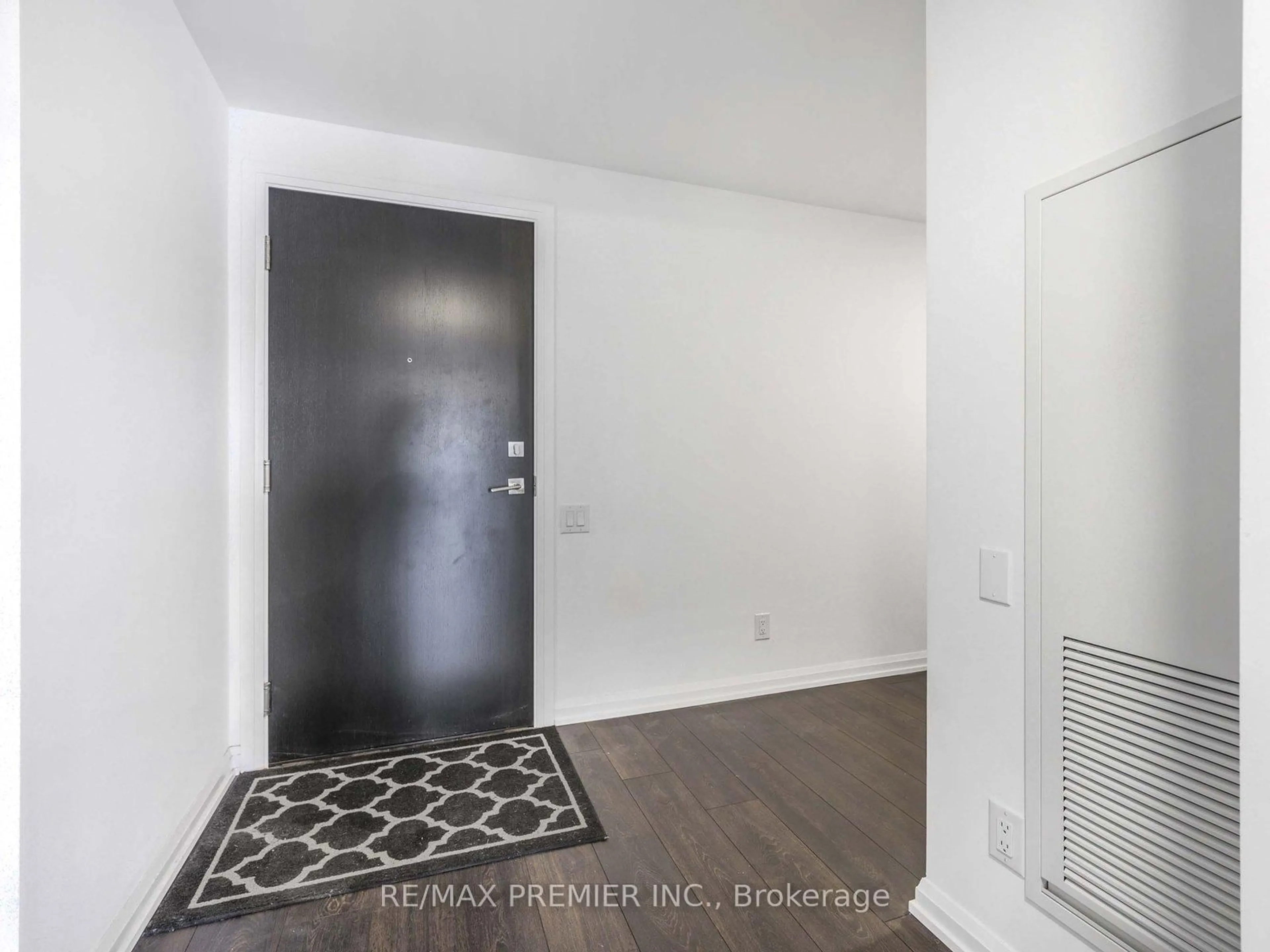 Indoor entryway for 4208 Dundas St #423, Toronto Ontario M8X 0B1