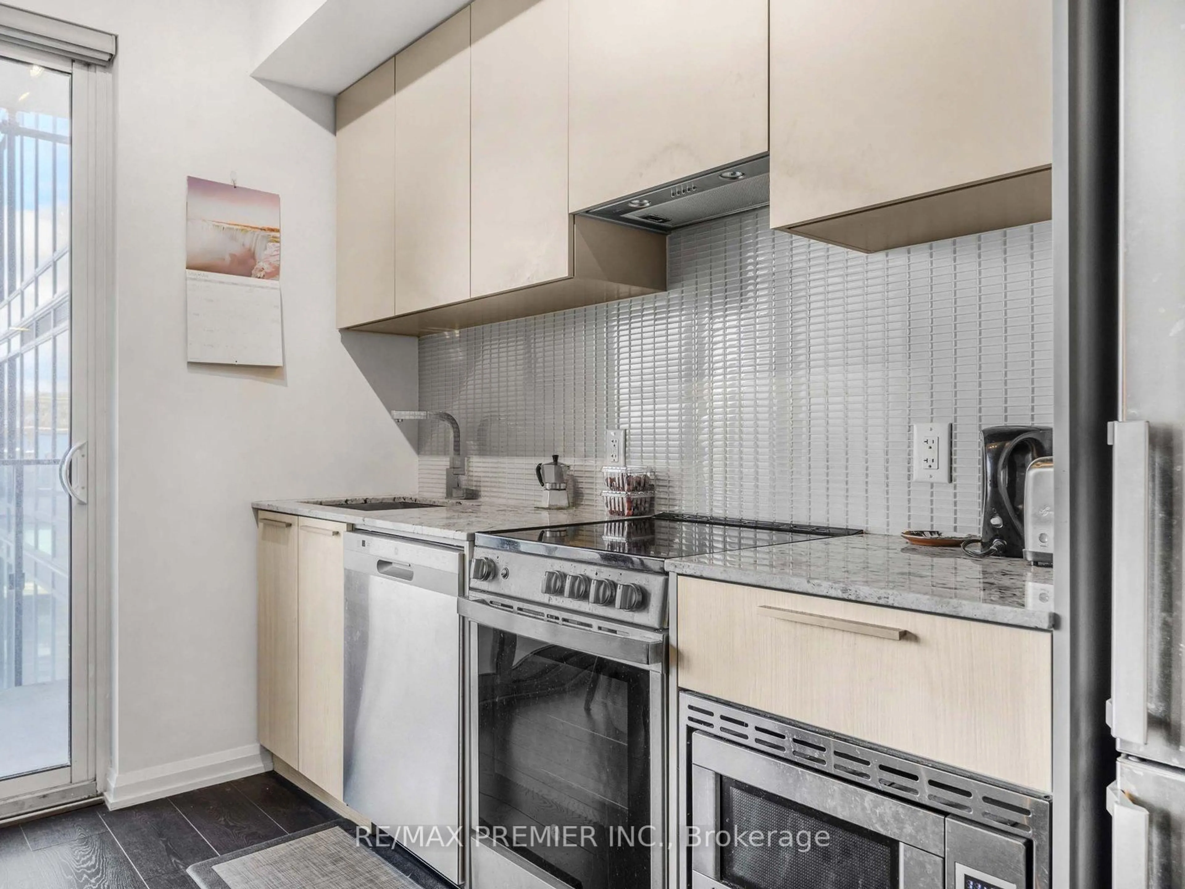 Standard kitchen, unknown for 4208 Dundas St #423, Toronto Ontario M8X 0B1