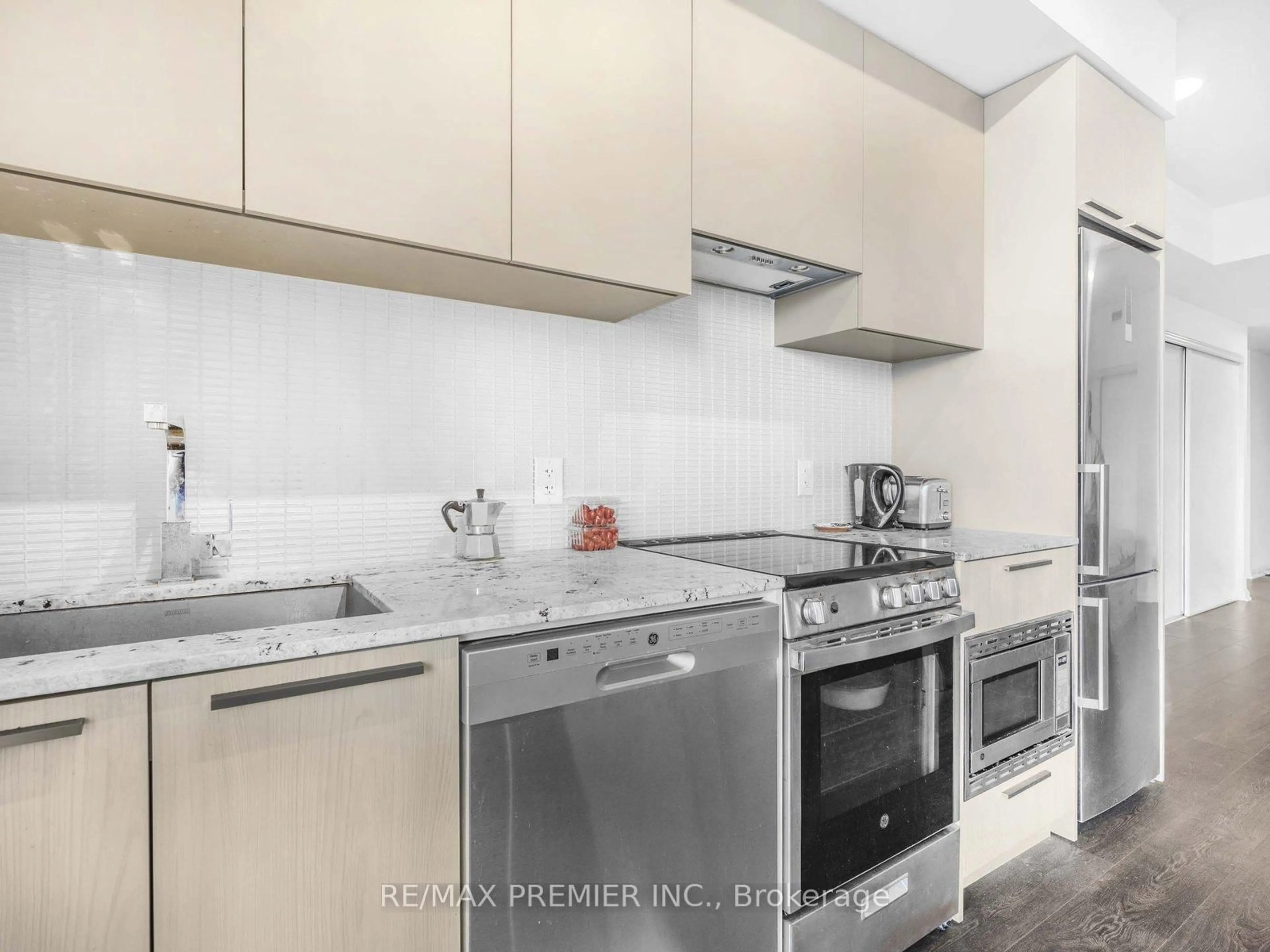 Standard kitchen, unknown for 4208 Dundas St #423, Toronto Ontario M8X 0B1