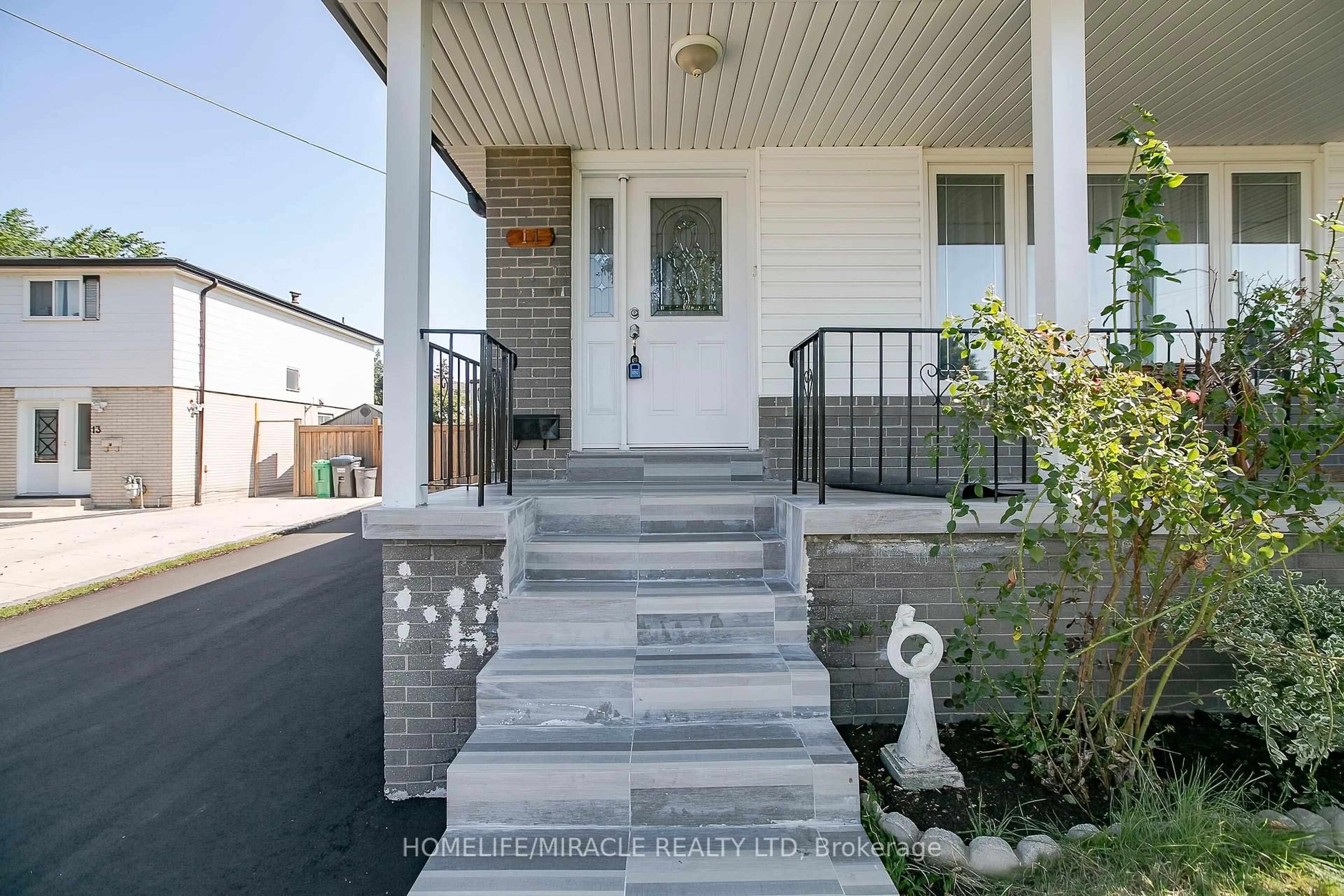 Unknown for 11 Dartford Rd, Brampton Ontario L6T 2Z3