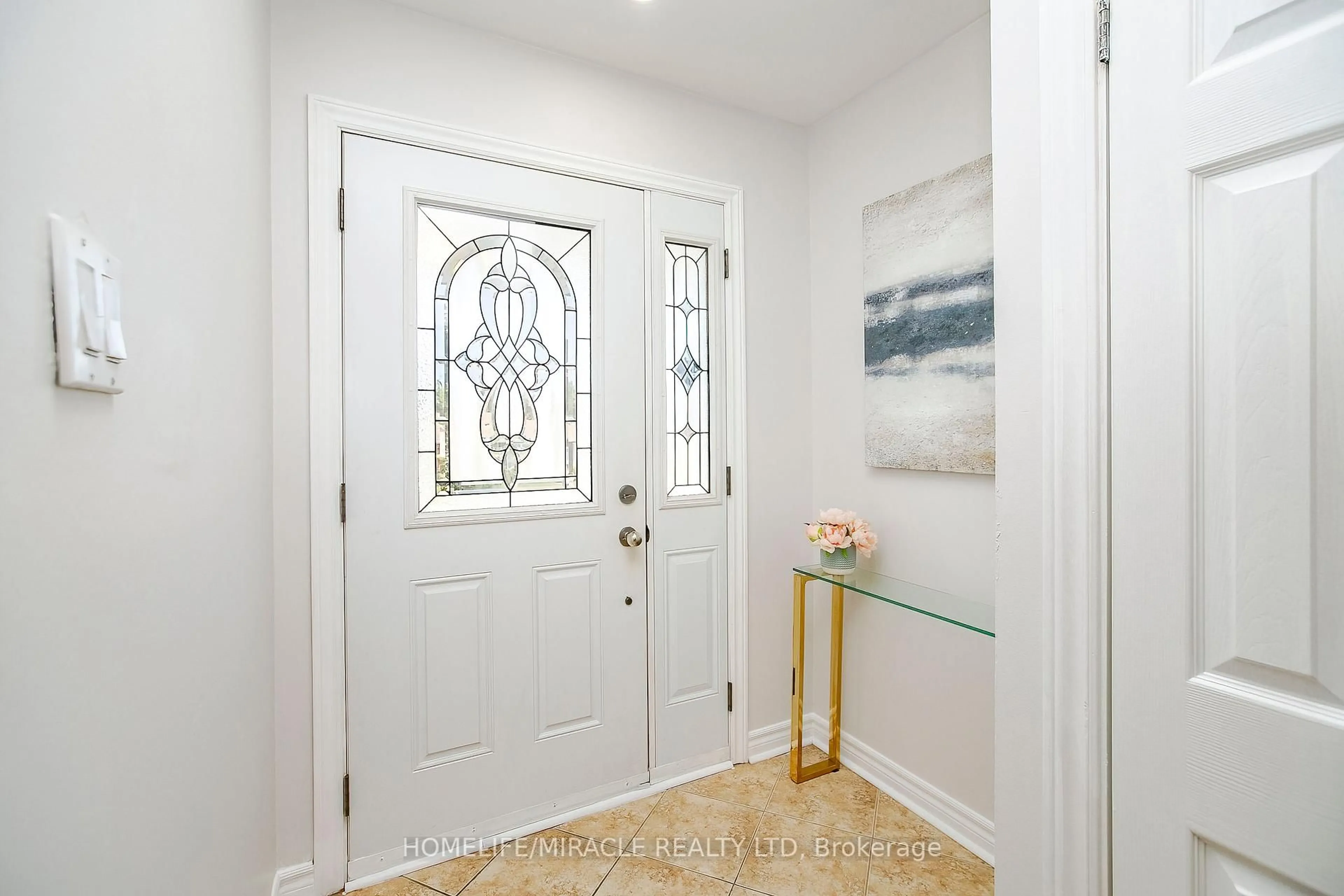 Indoor entryway for 11 Dartford Rd, Brampton Ontario L6T 2Z3