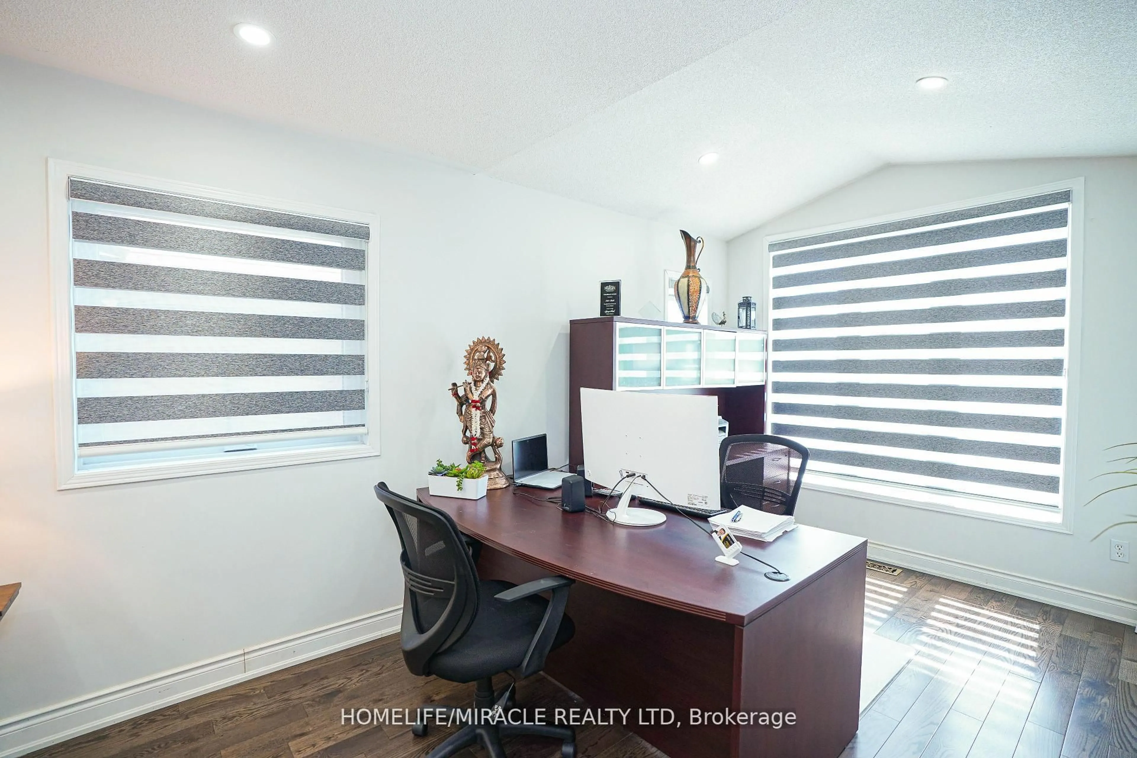 A pic of a room for 23 Hollowgrove Blvd, Brampton Ontario L6P 1B1