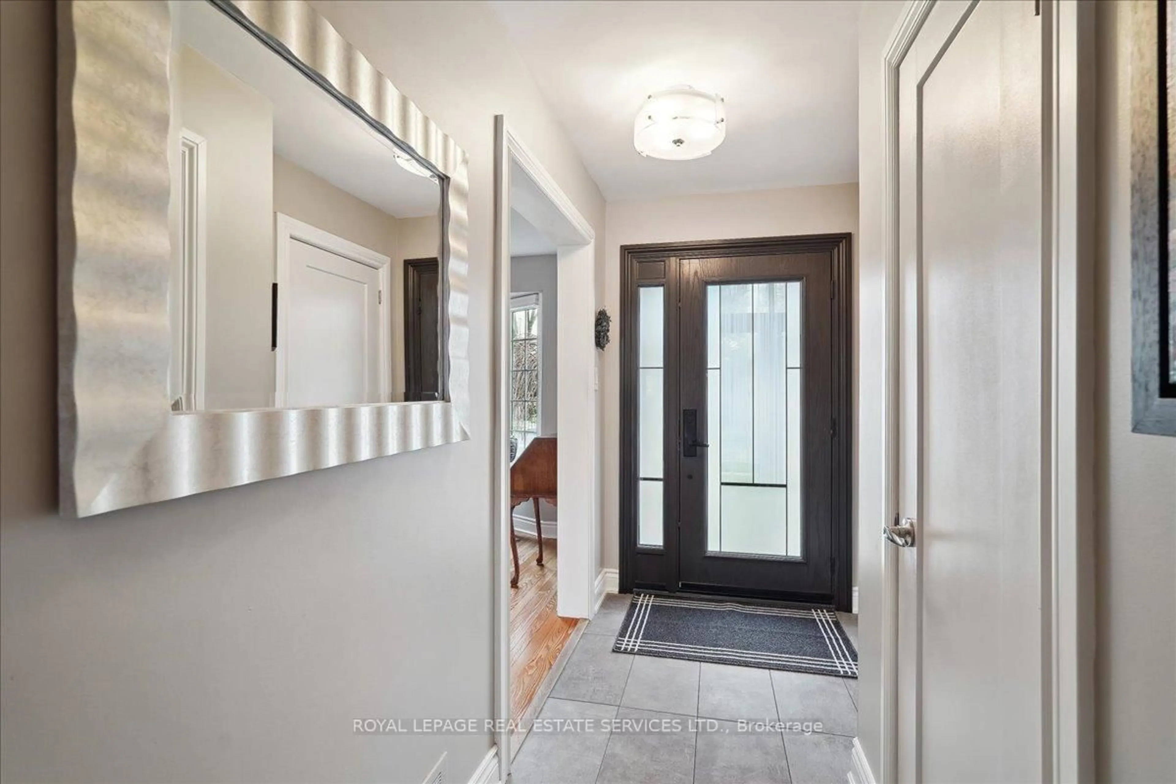 Indoor entryway for 198 Somerville Pl, Oakville Ontario L6L 5W1