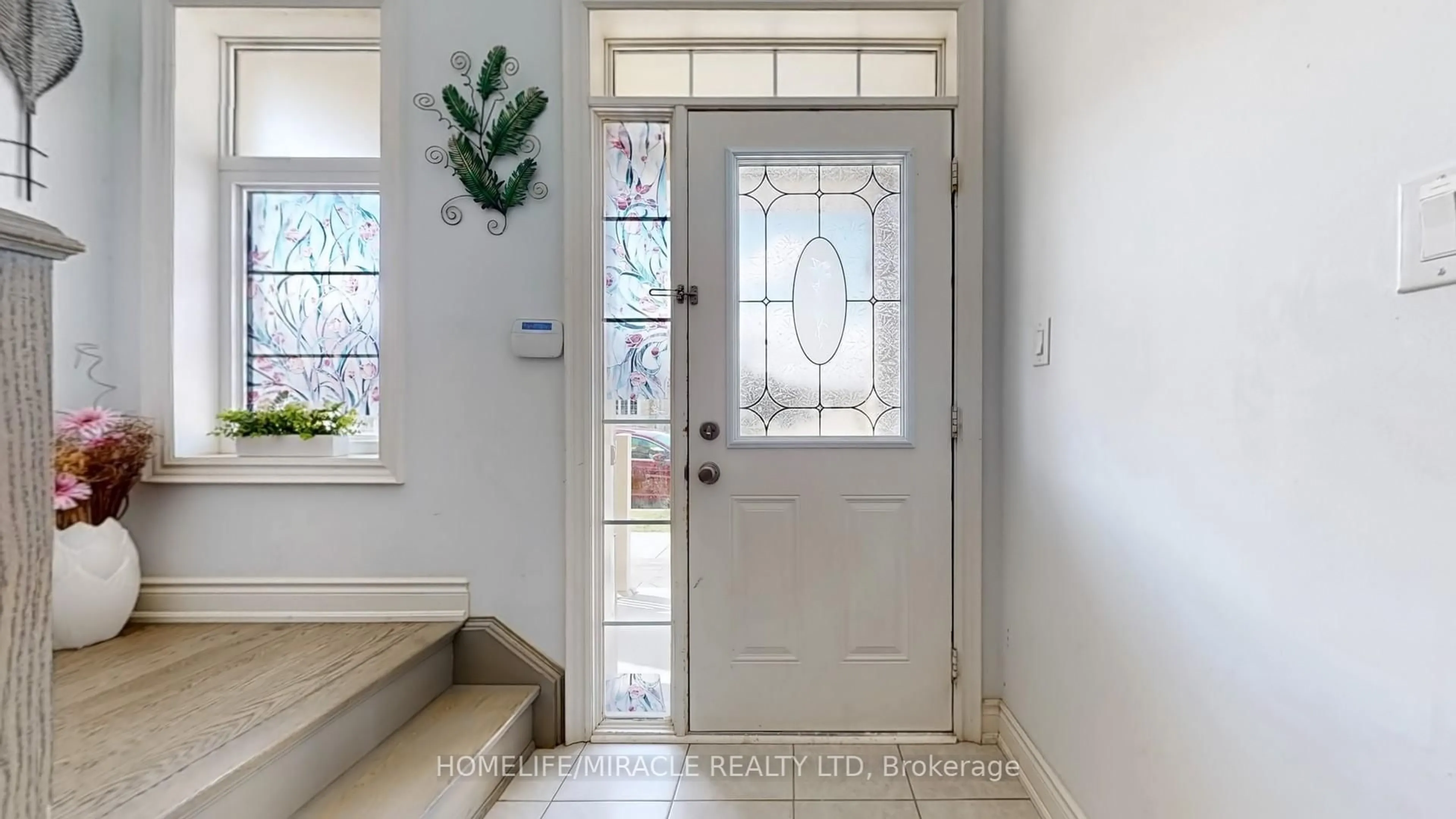Indoor entryway for 482 Wheat Boom Dr, Oakville Ontario L6H 0R4