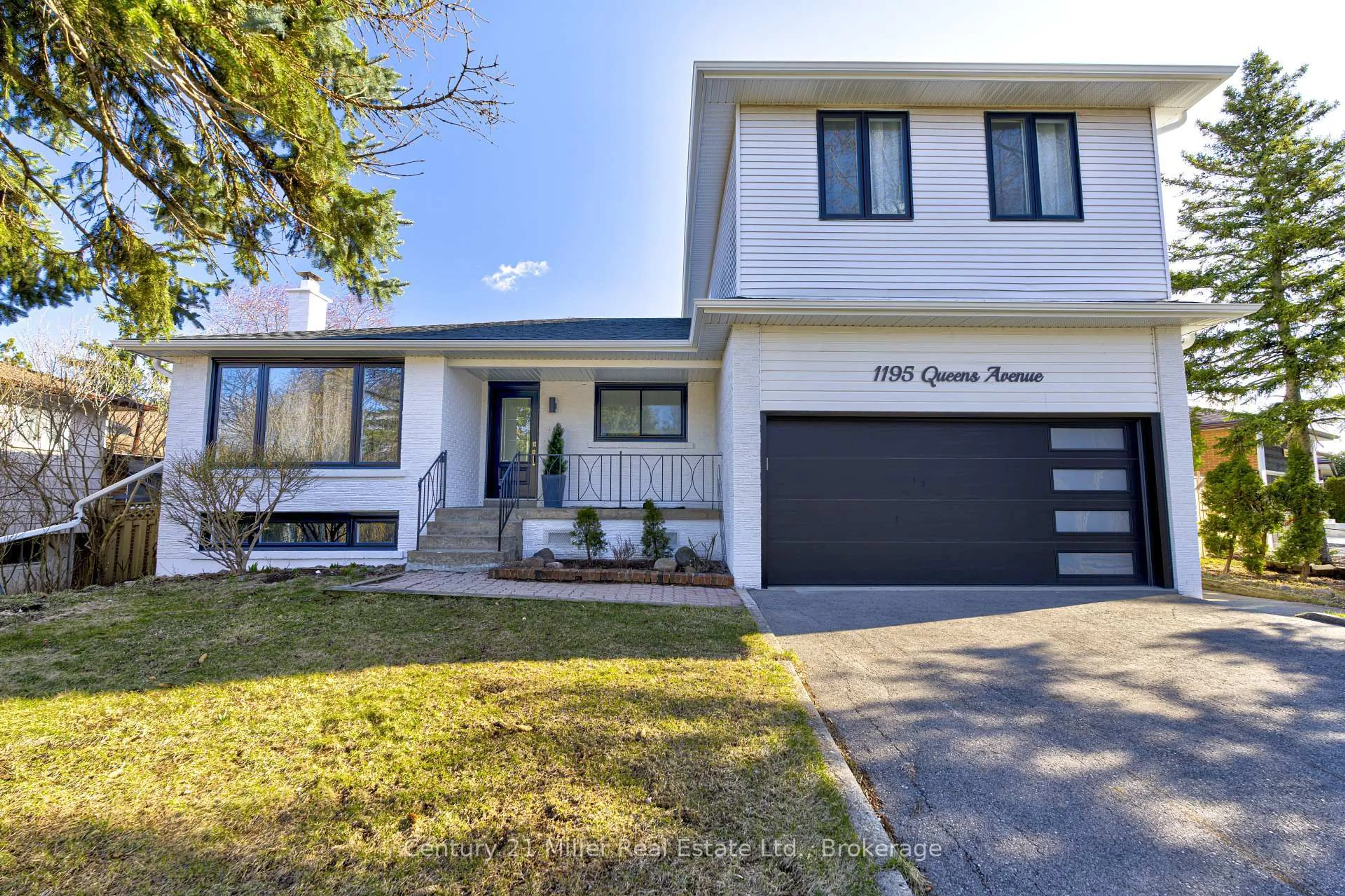 Home with vinyl exterior material, street for 1195 Queens Ave, Oakville Ontario L6H 2B7