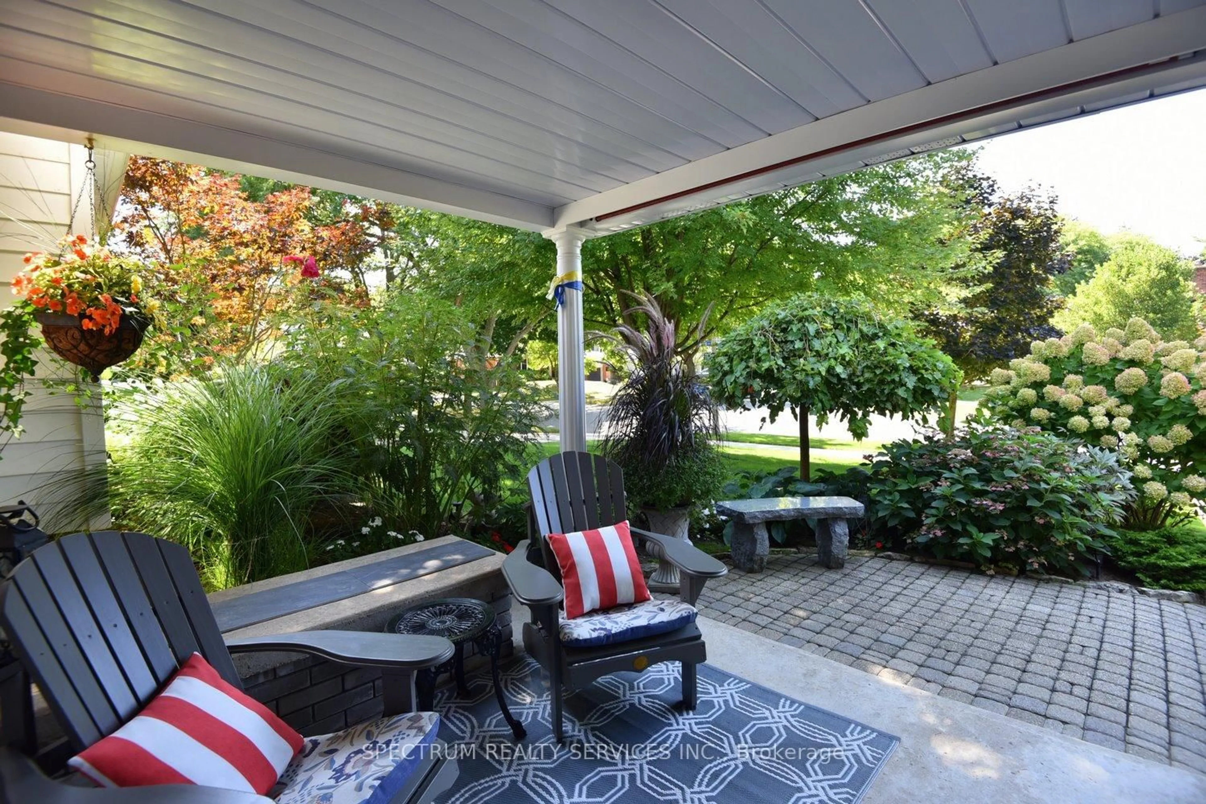 Patio, street for 615 Cherrywood Dr, Burlington Ontario L7T 3W9